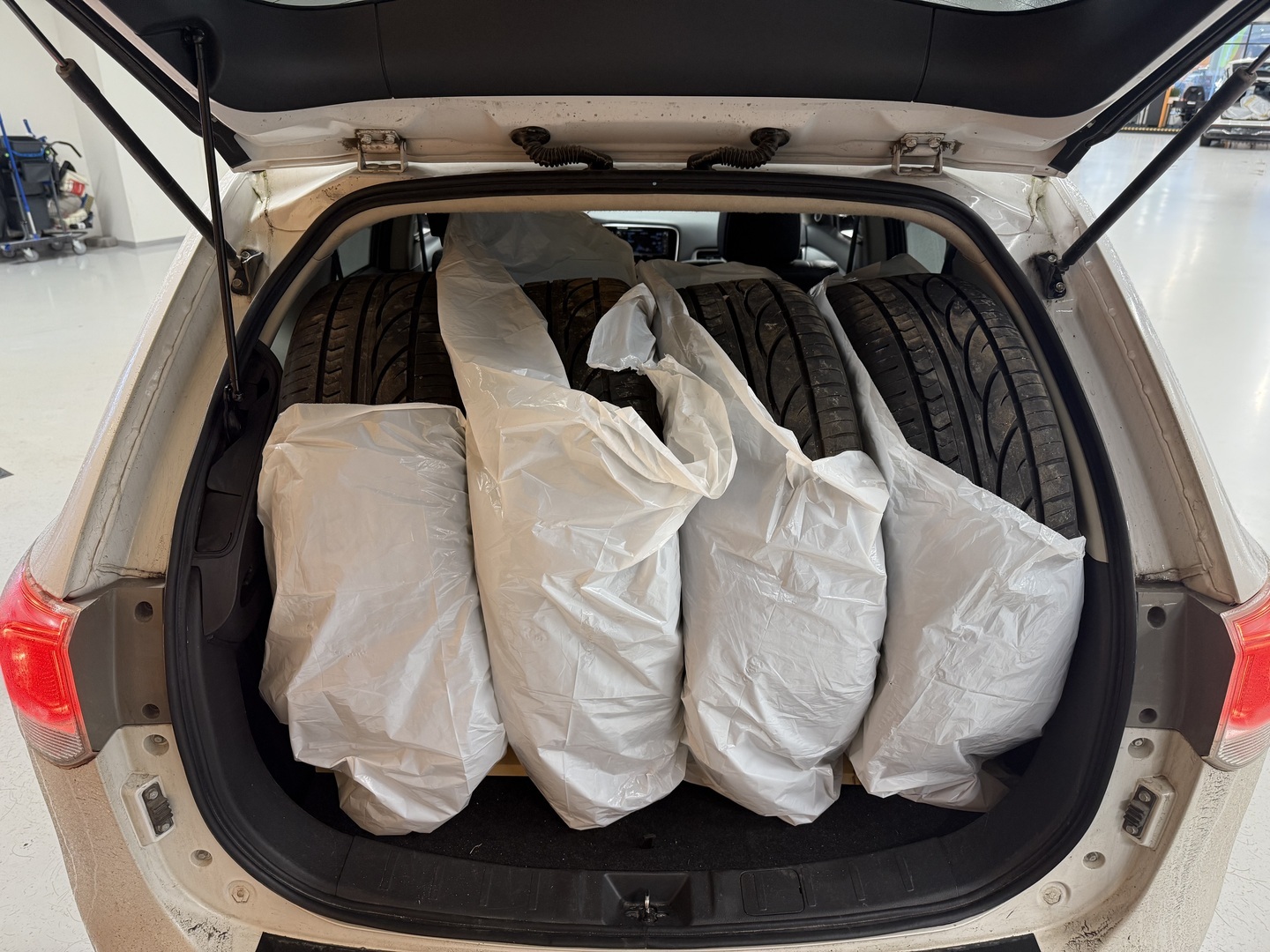 MITSUBISHI Outlander PHEV 2015