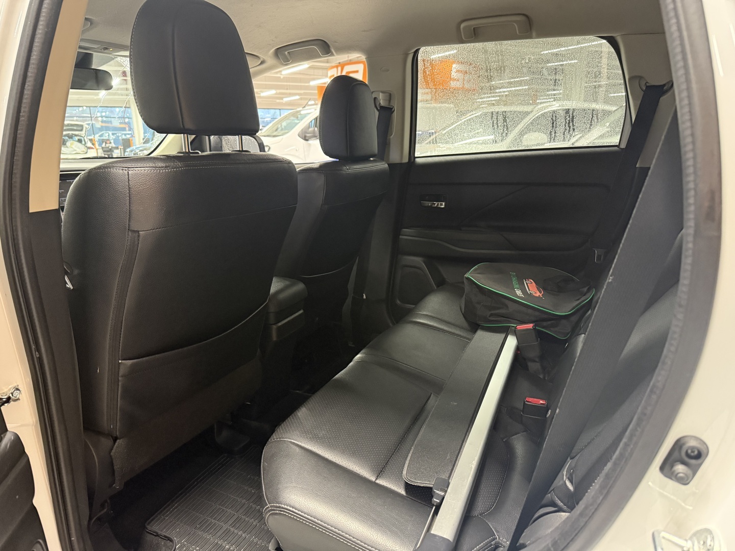 MITSUBISHI Outlander PHEV 2015