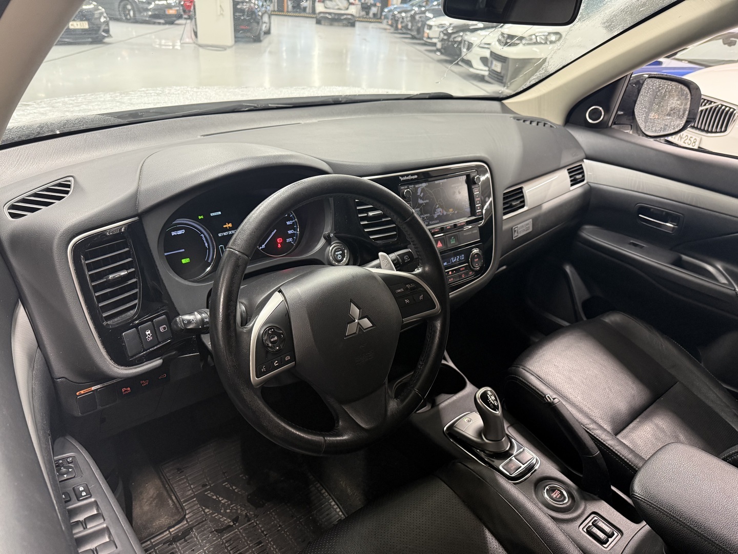 MITSUBISHI Outlander PHEV 2015