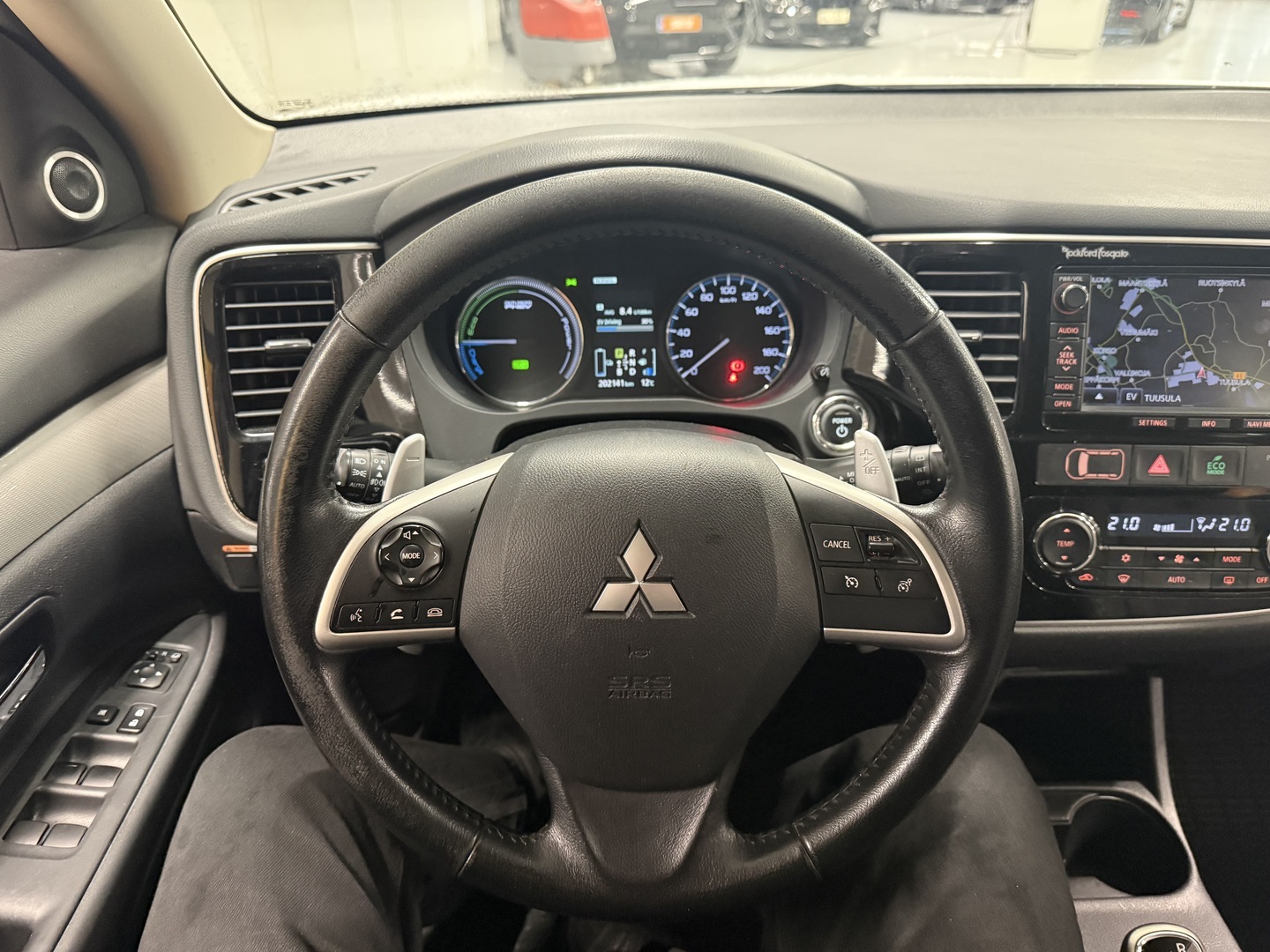 MITSUBISHI Outlander PHEV 2015