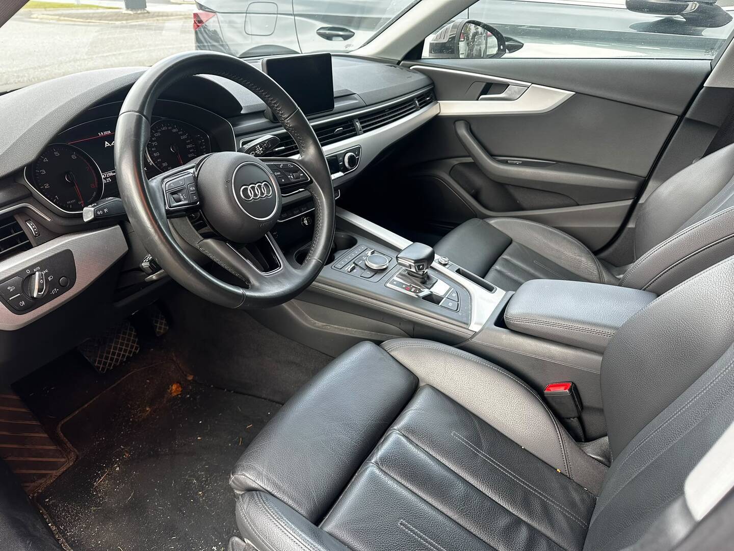 AUDI A4 2019