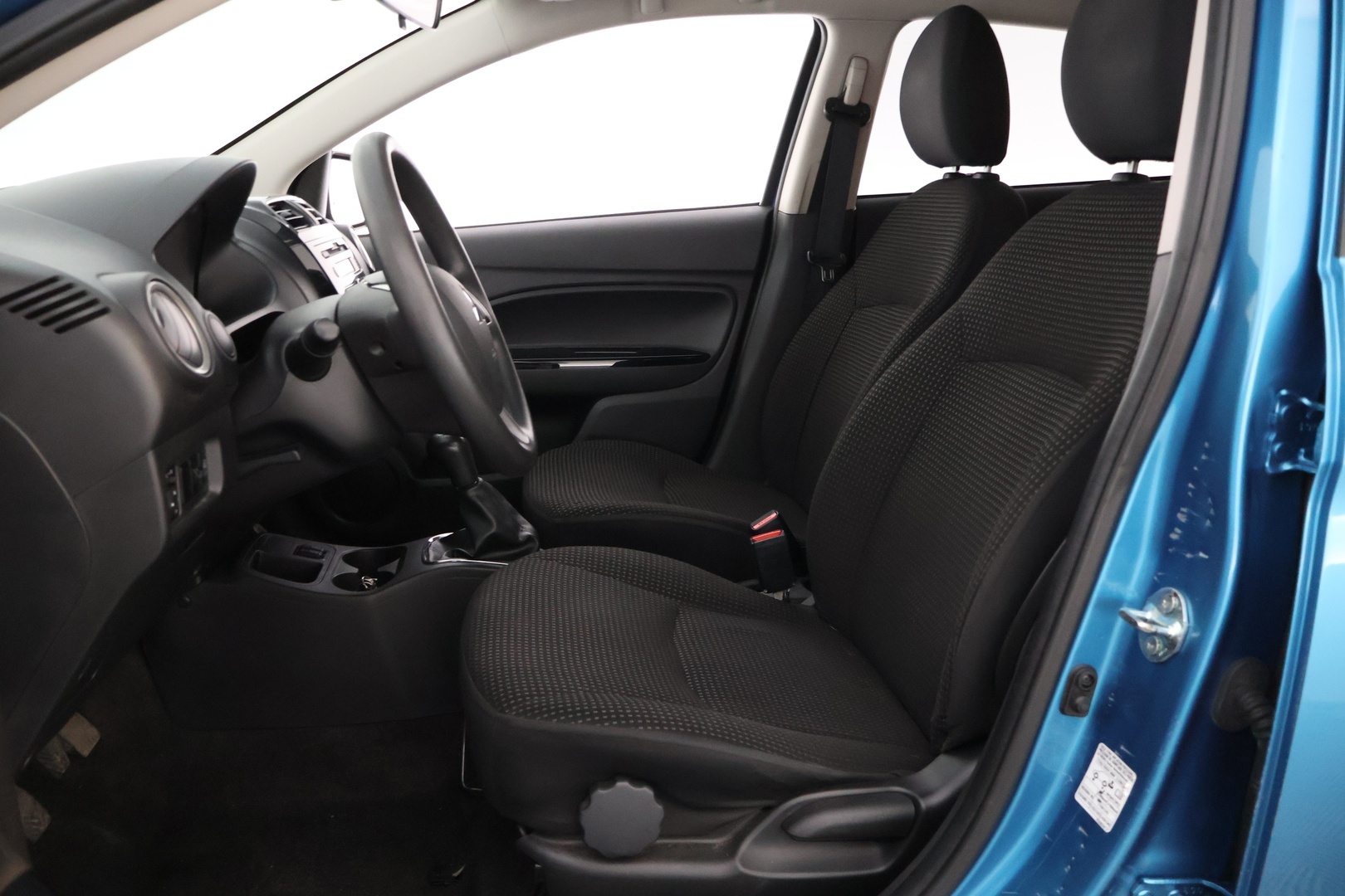 MITSUBISHI Space Star 2015