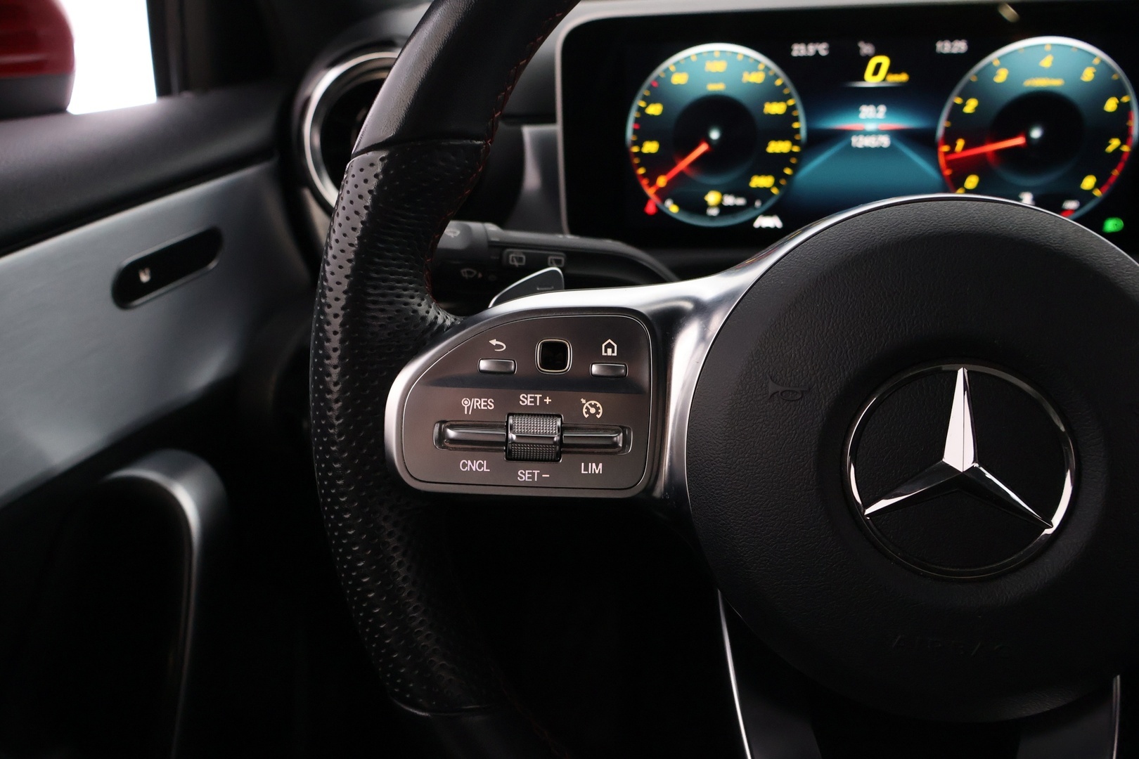 MERCEDES-BENZ A 2019