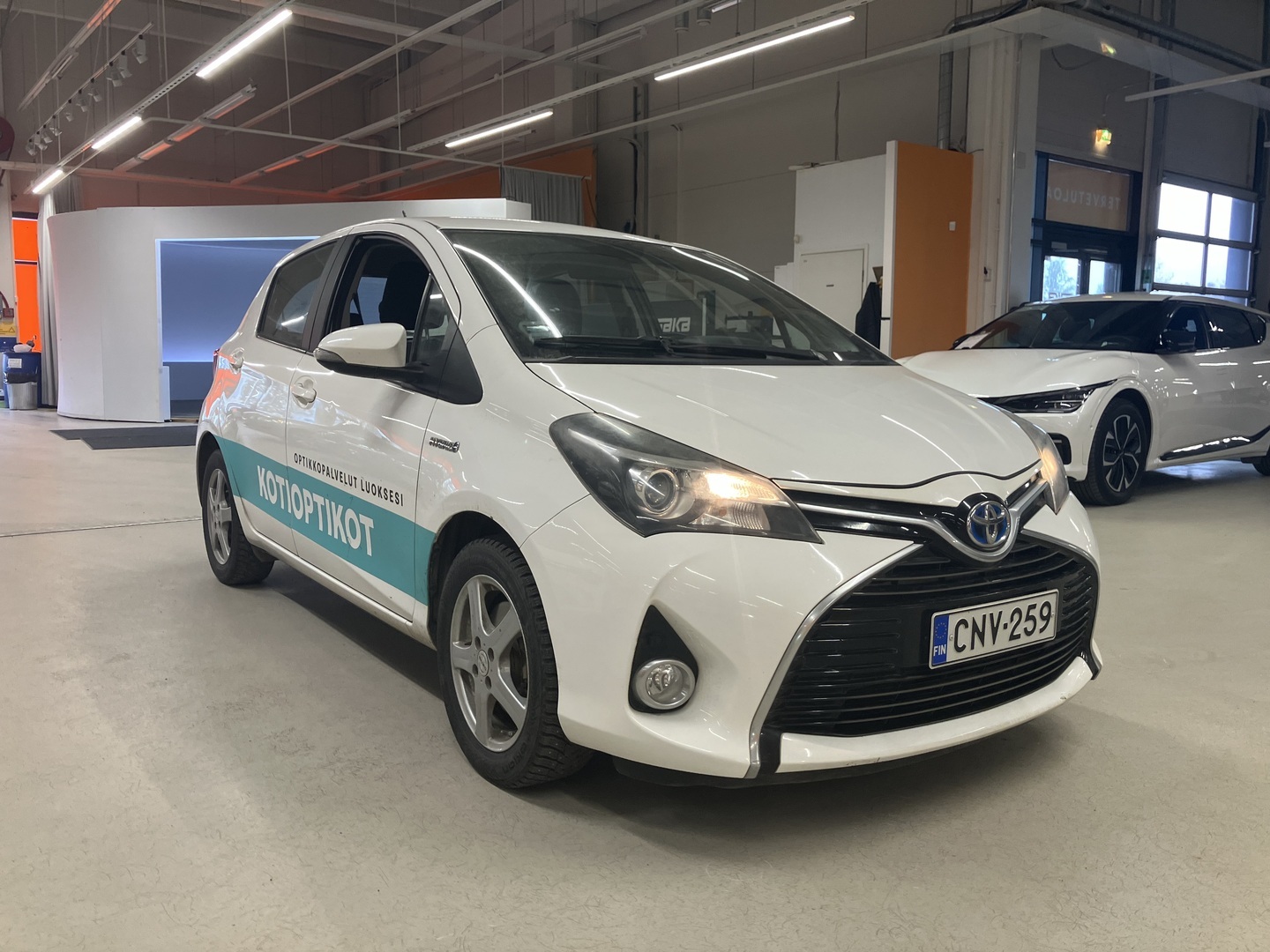 TOYOTA Yaris 2016