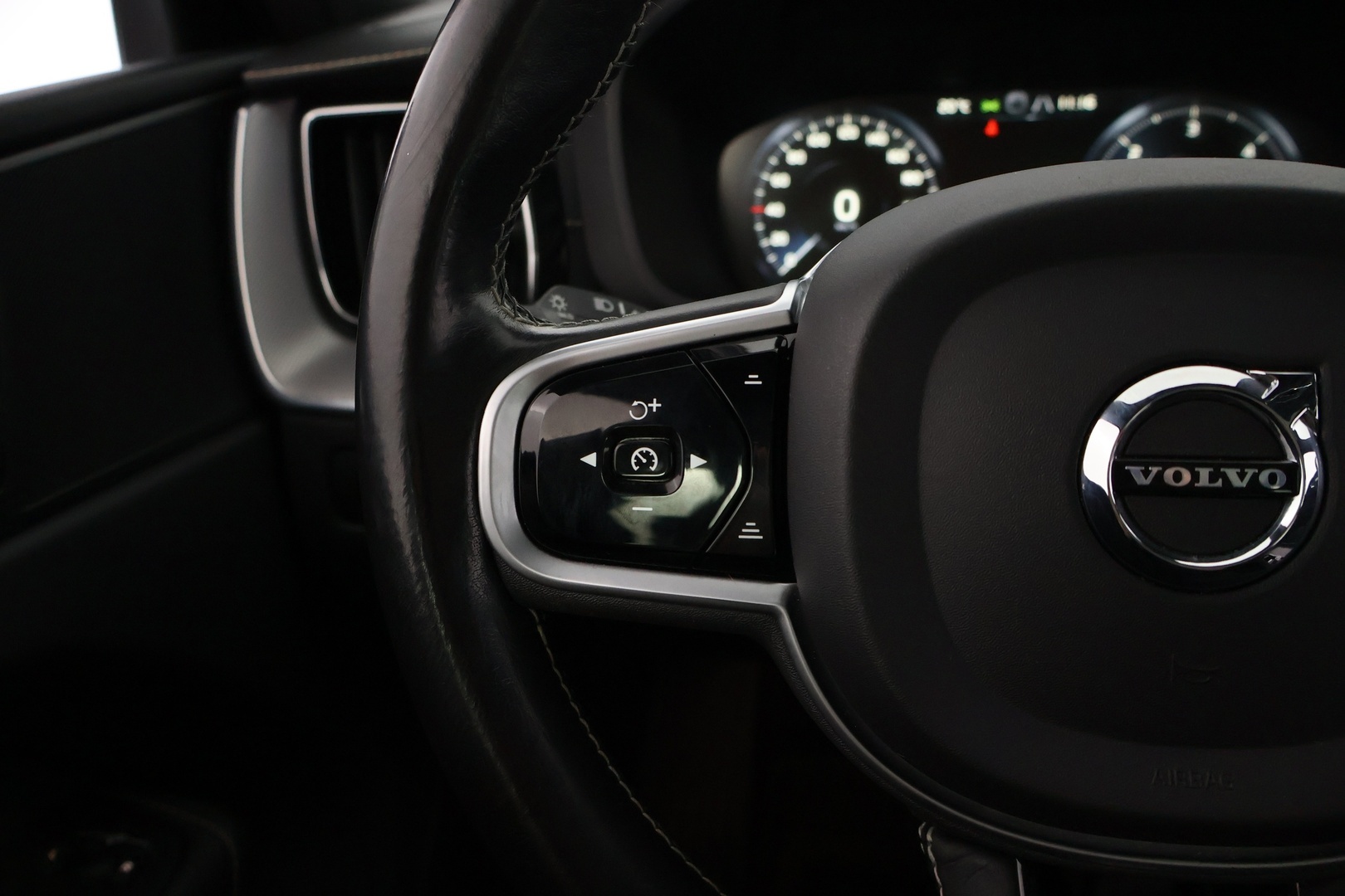 VOLVO XC60 2020