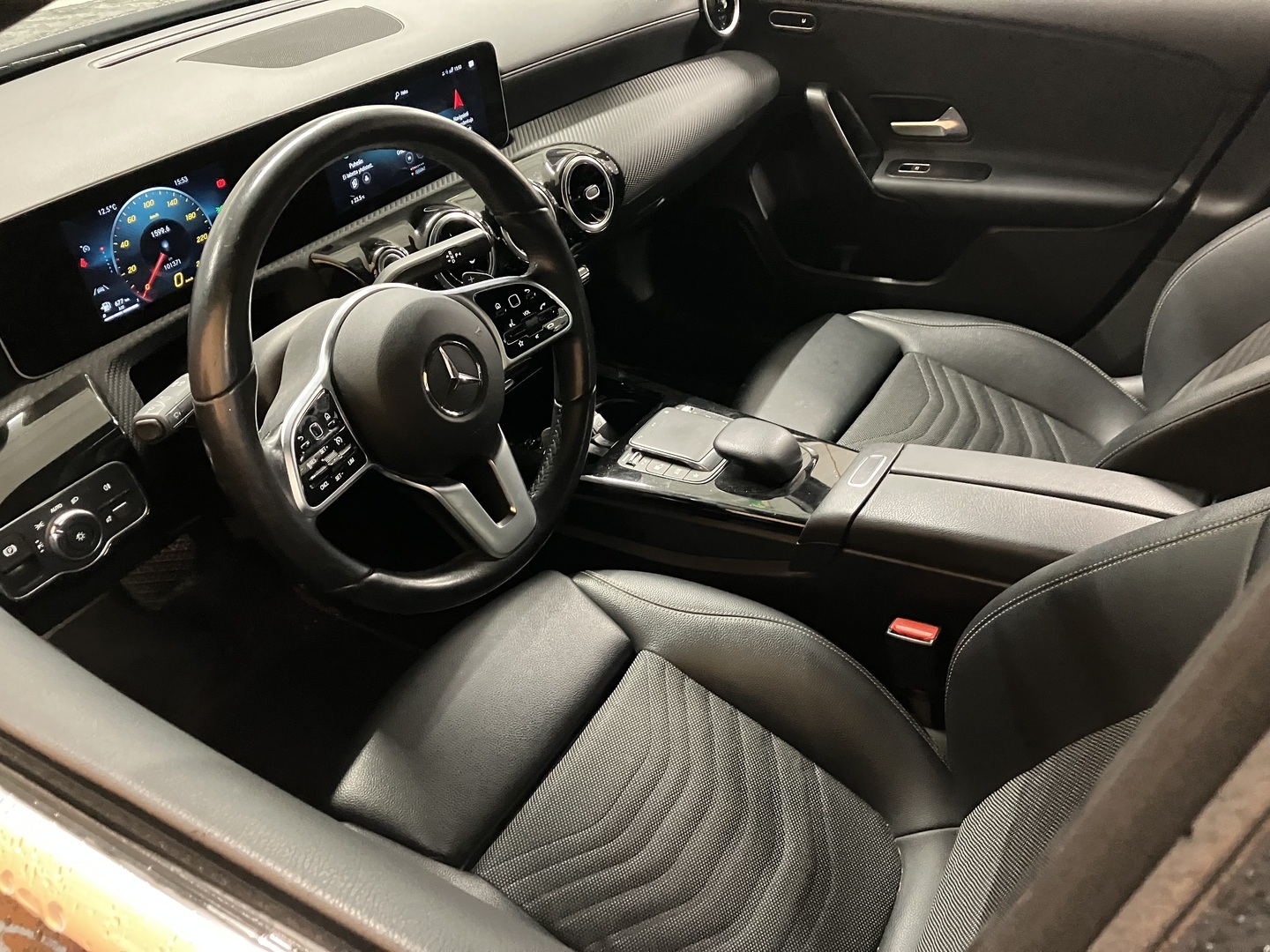 MERCEDES-BENZ A 2021