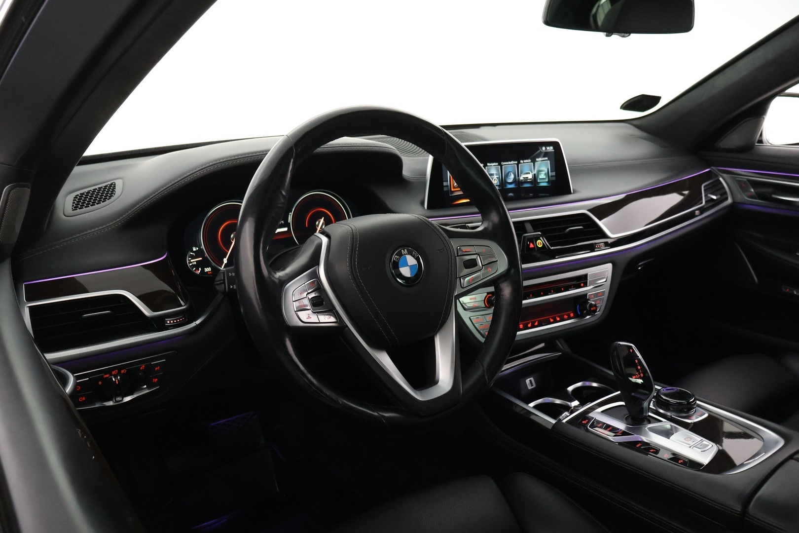 BMW 740 2016