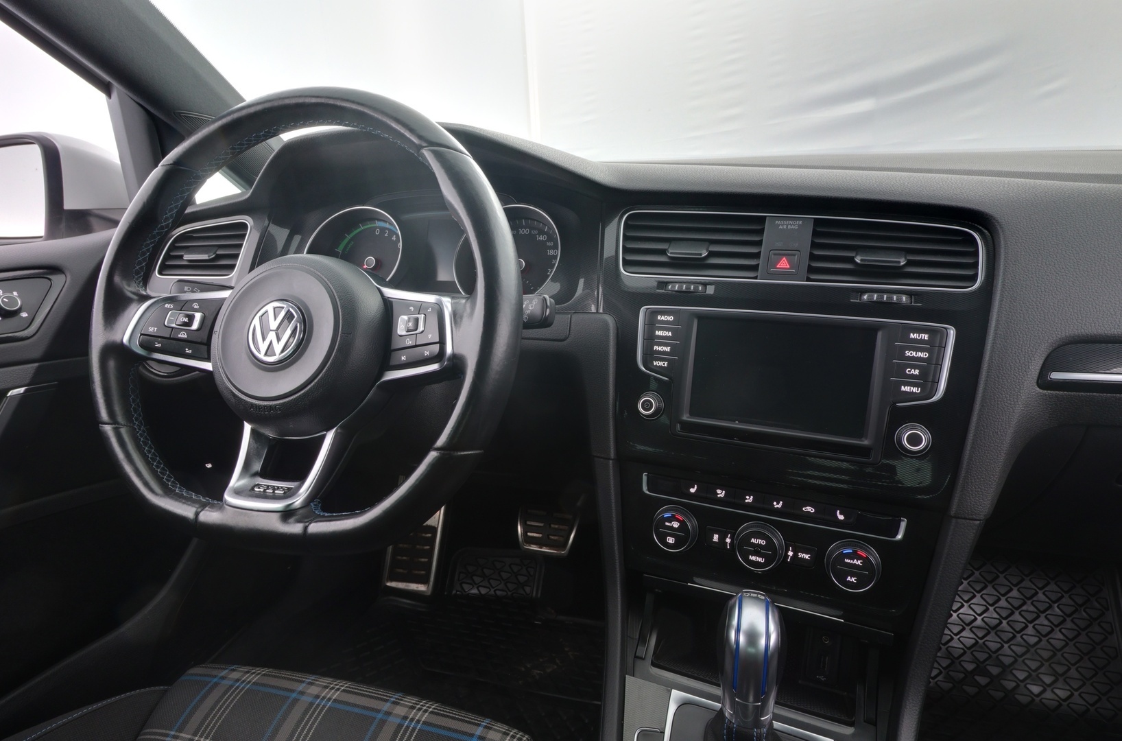 VOLKSWAGEN Golf 2015