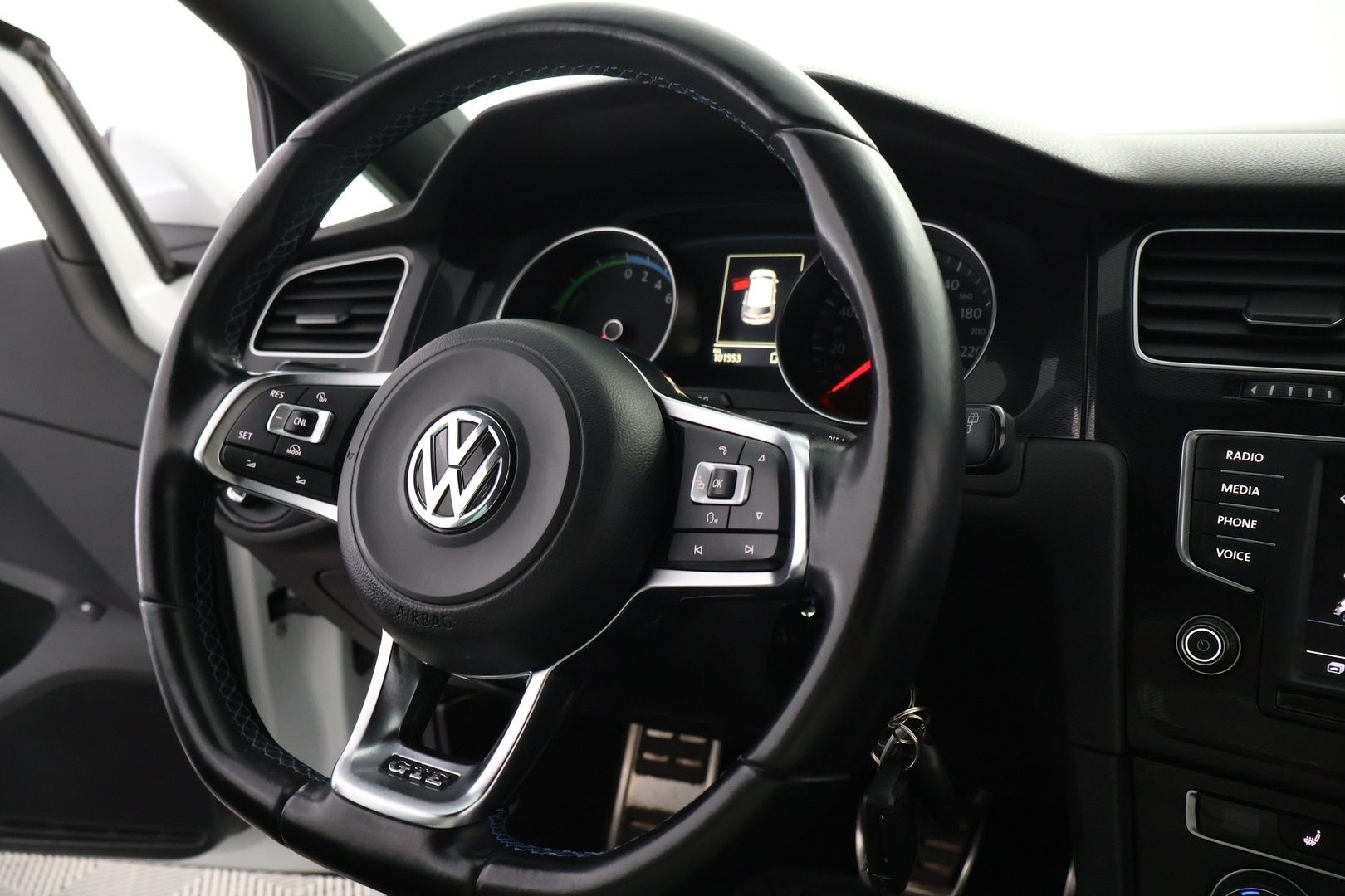 VOLKSWAGEN Golf 2015