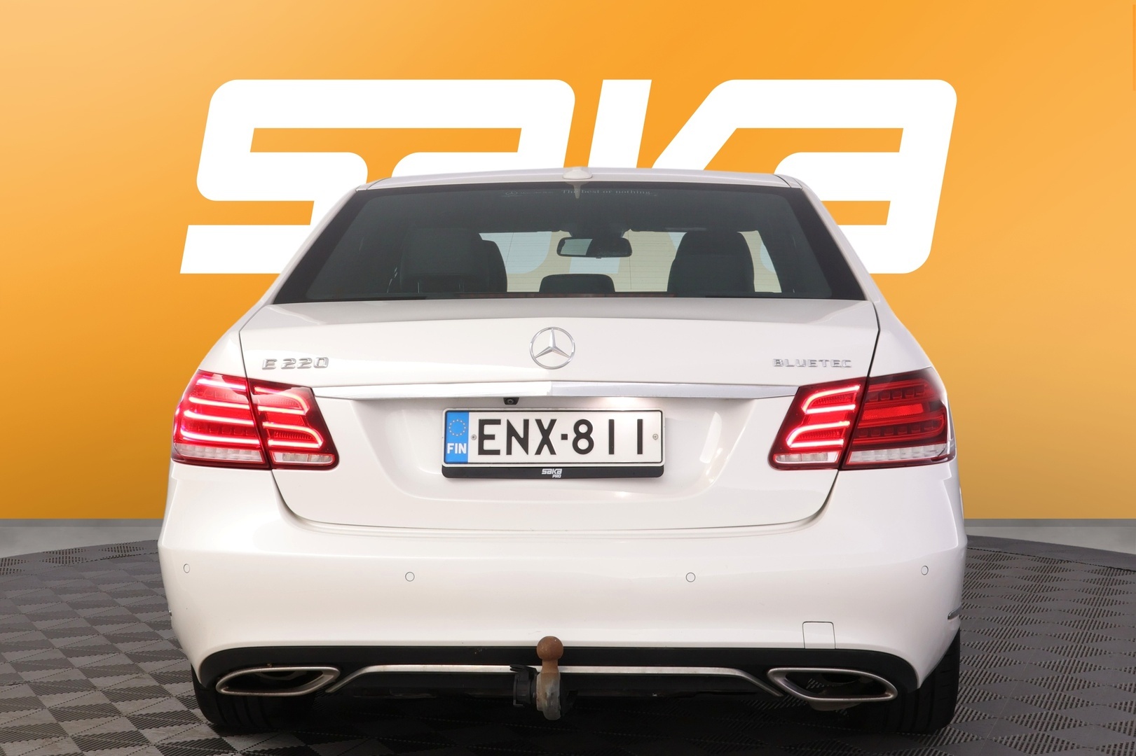 MERCEDES-BENZ E 2016