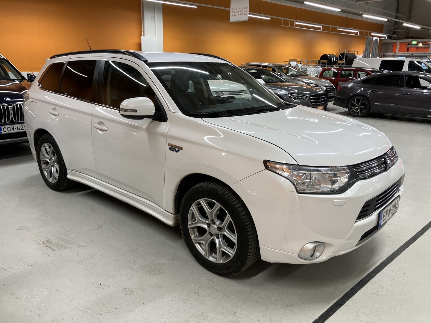 MITSUBISHI Outlander PHEV 2014