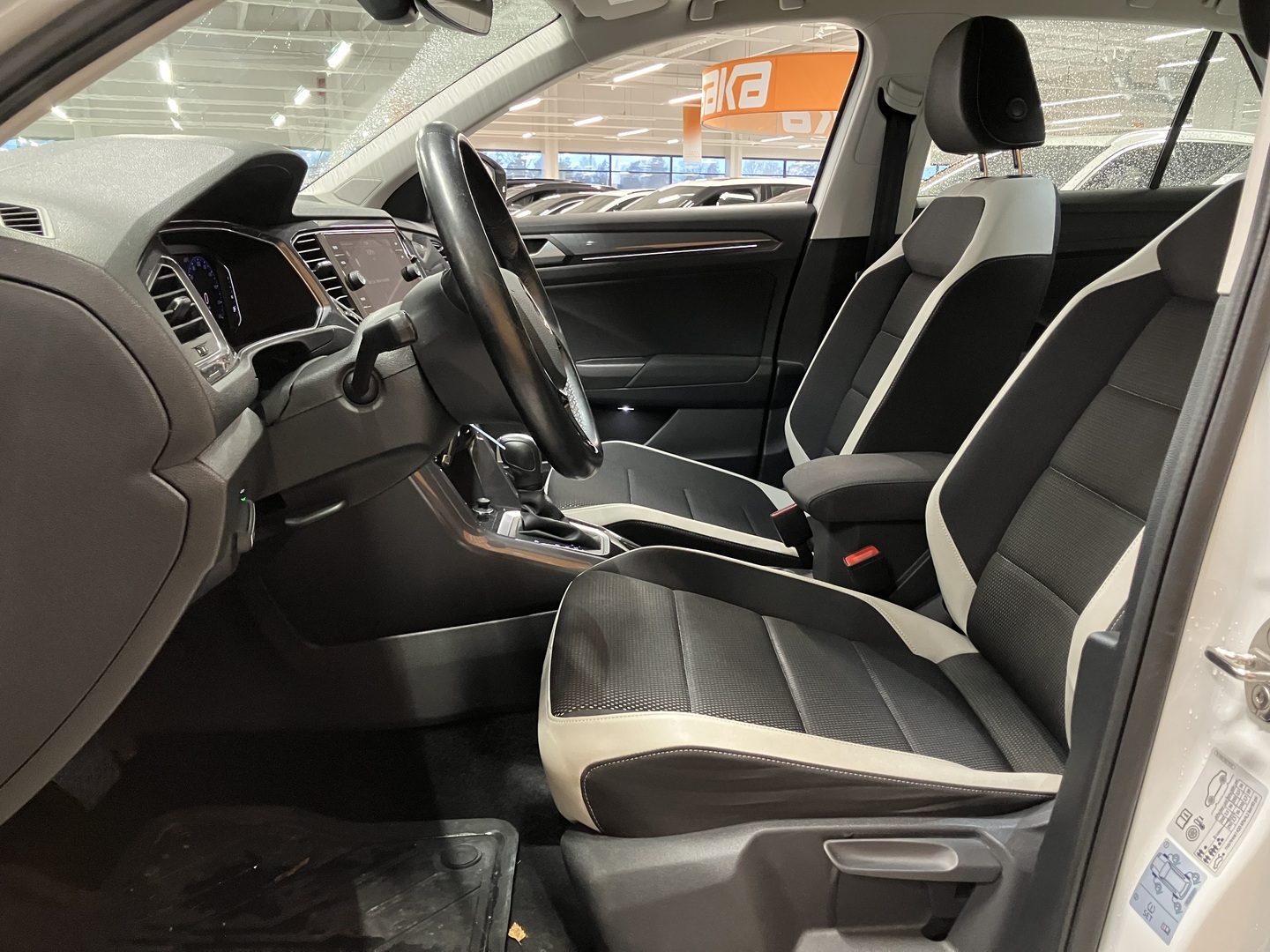 VOLKSWAGEN T-Roc 2021