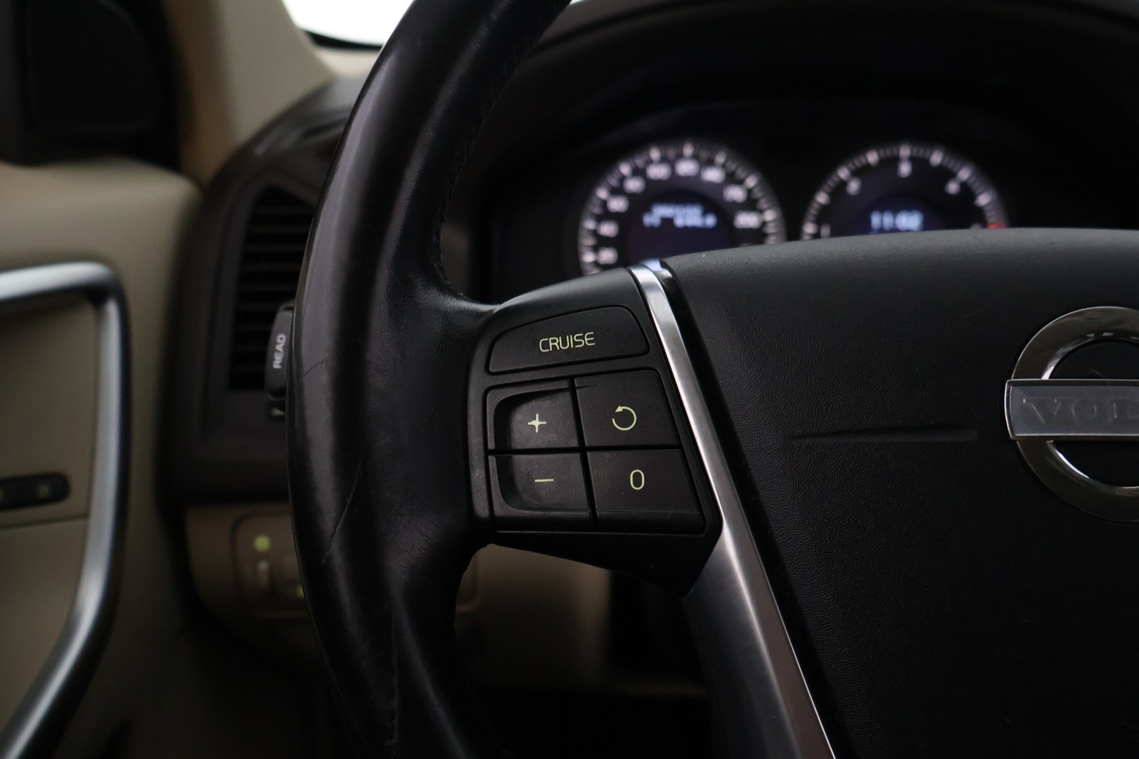 VOLVO XC60 2011