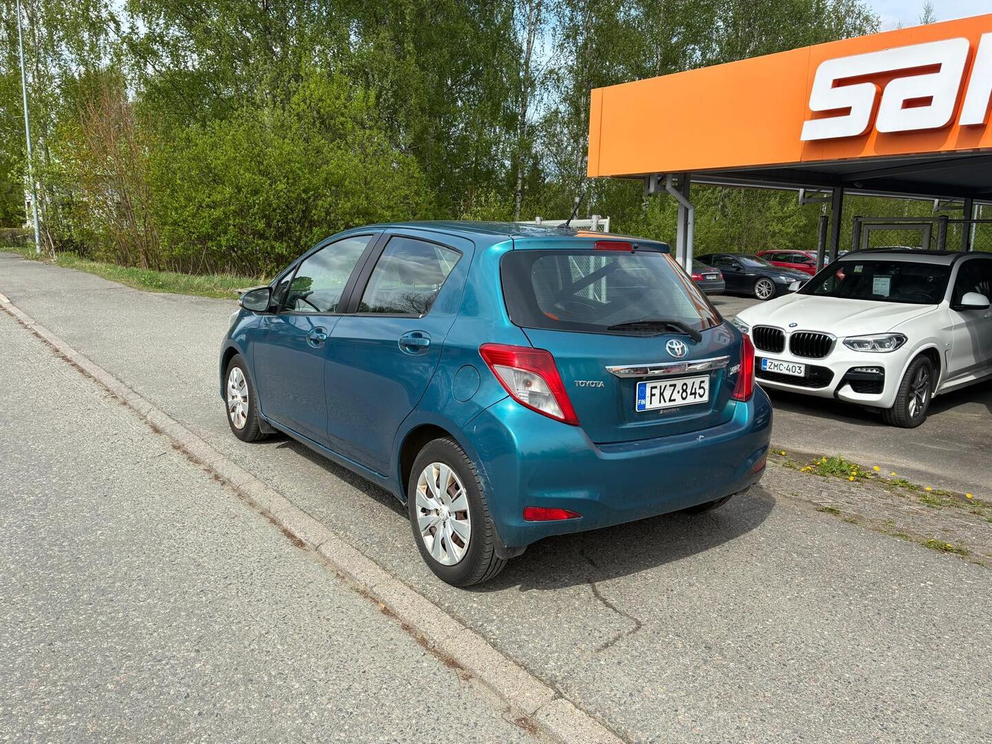 TOYOTA Yaris 2013