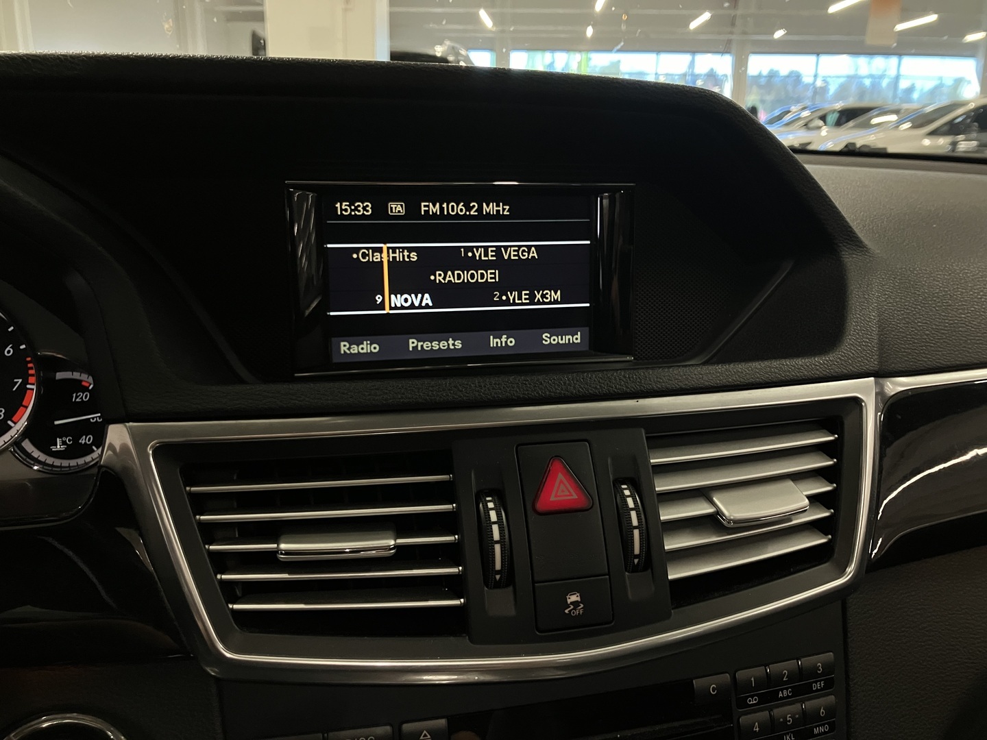 MERCEDES-BENZ E 2010