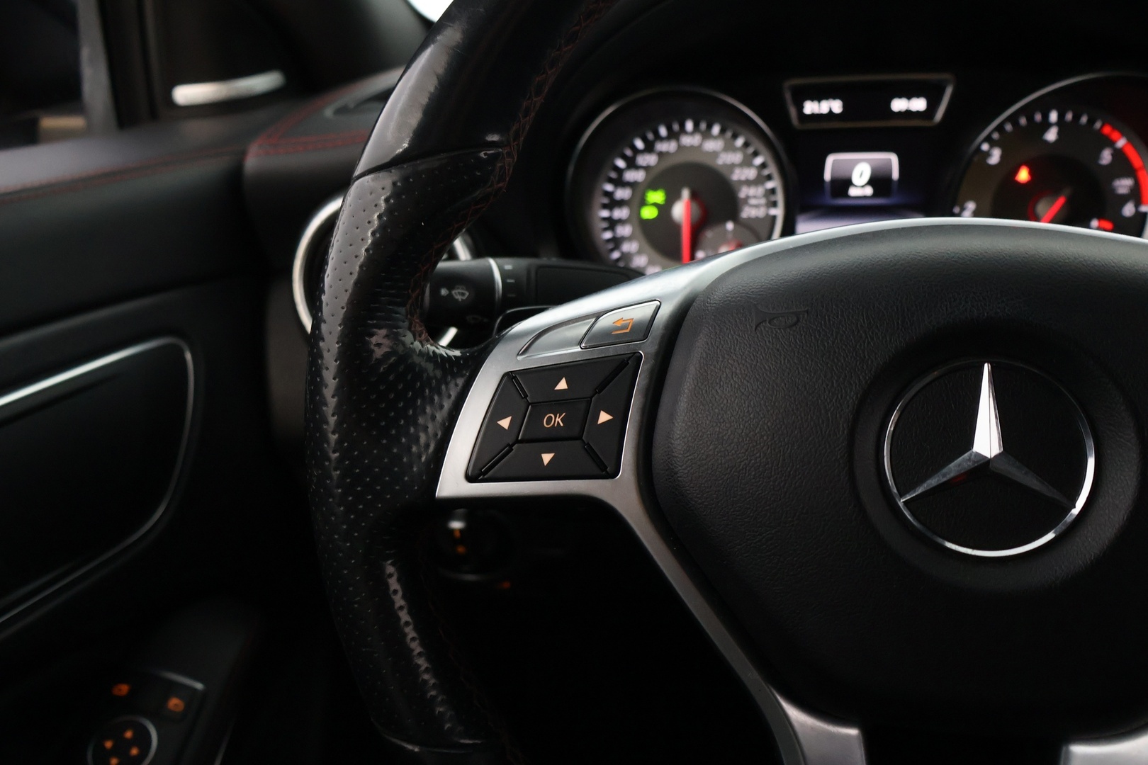 MERCEDES-BENZ CLA 2014