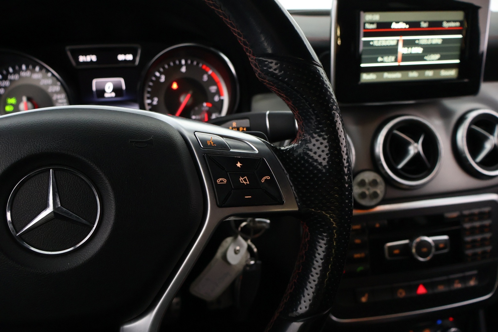 MERCEDES-BENZ CLA 2014