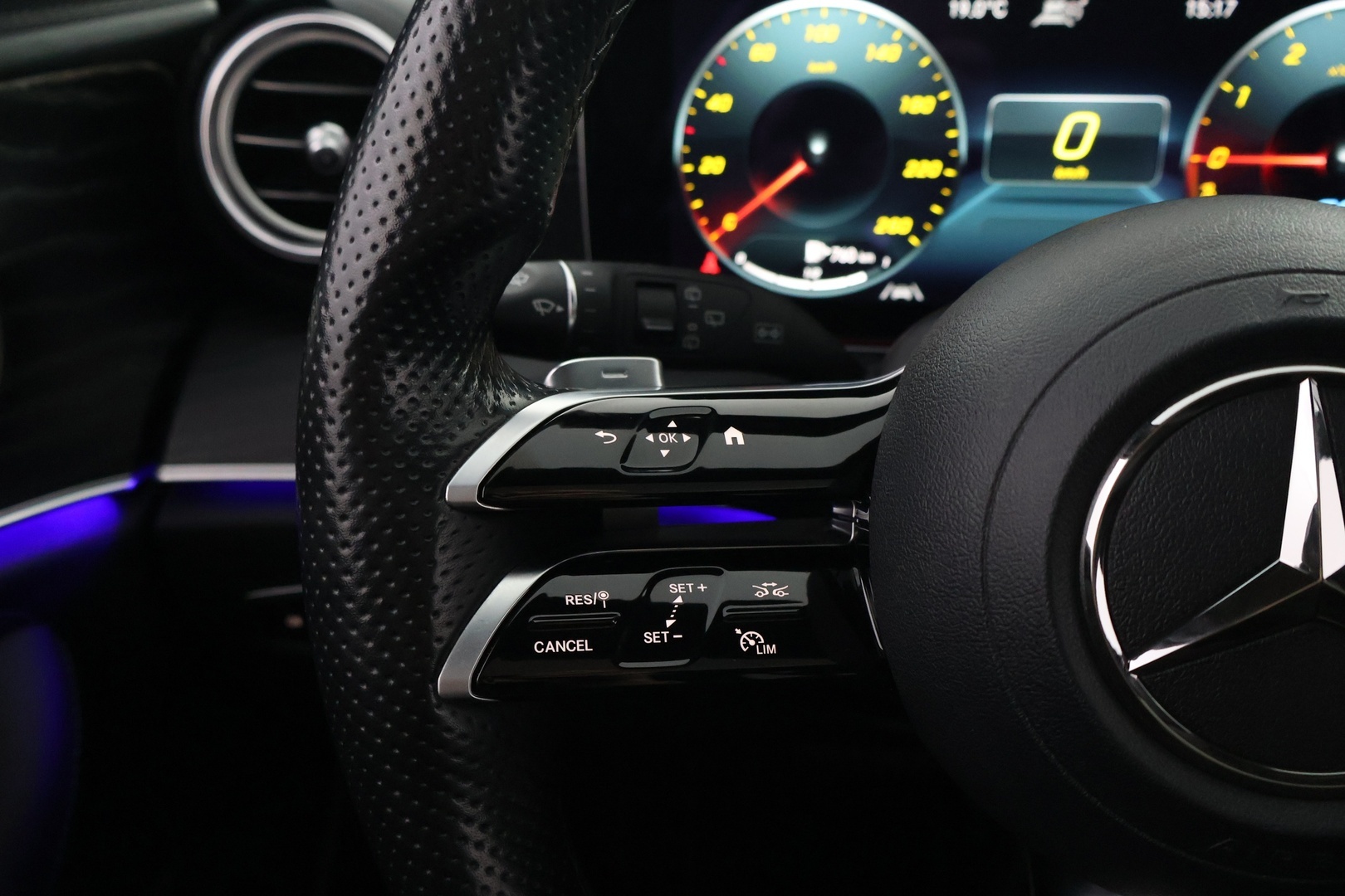 MERCEDES-BENZ E 2021