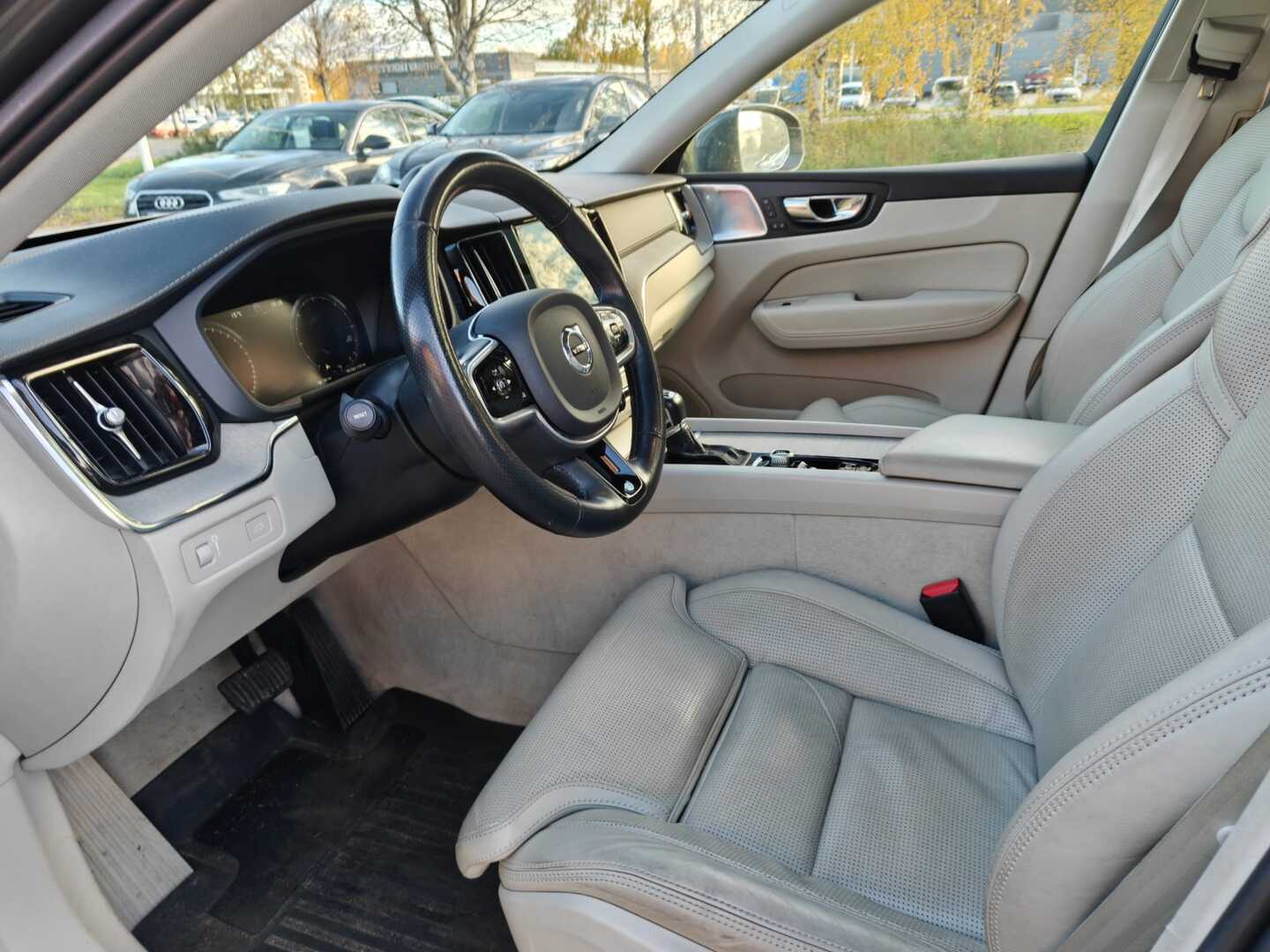 VOLVO XC60 2018