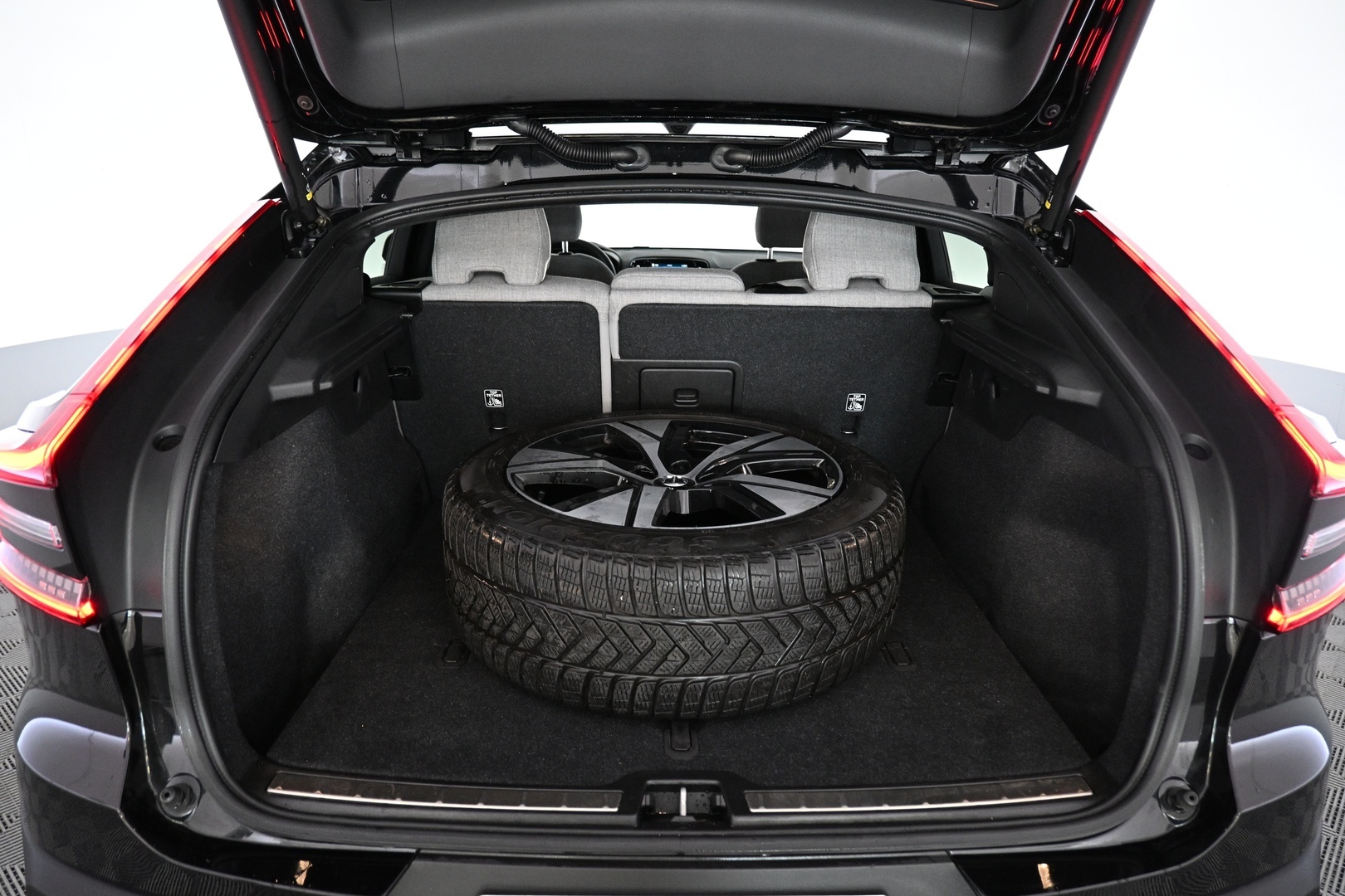 VOLVO C40 2024