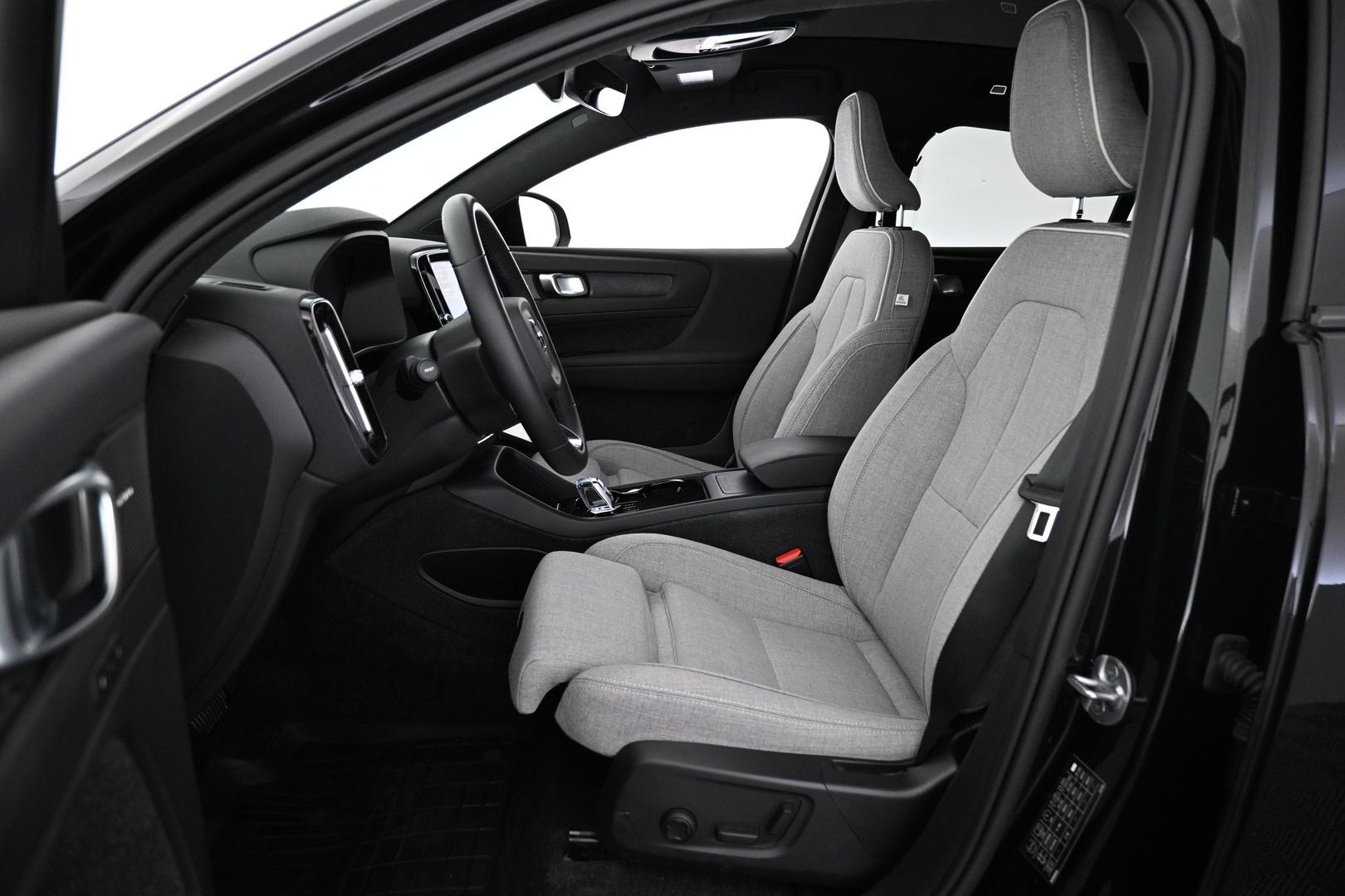 VOLVO C40 2024