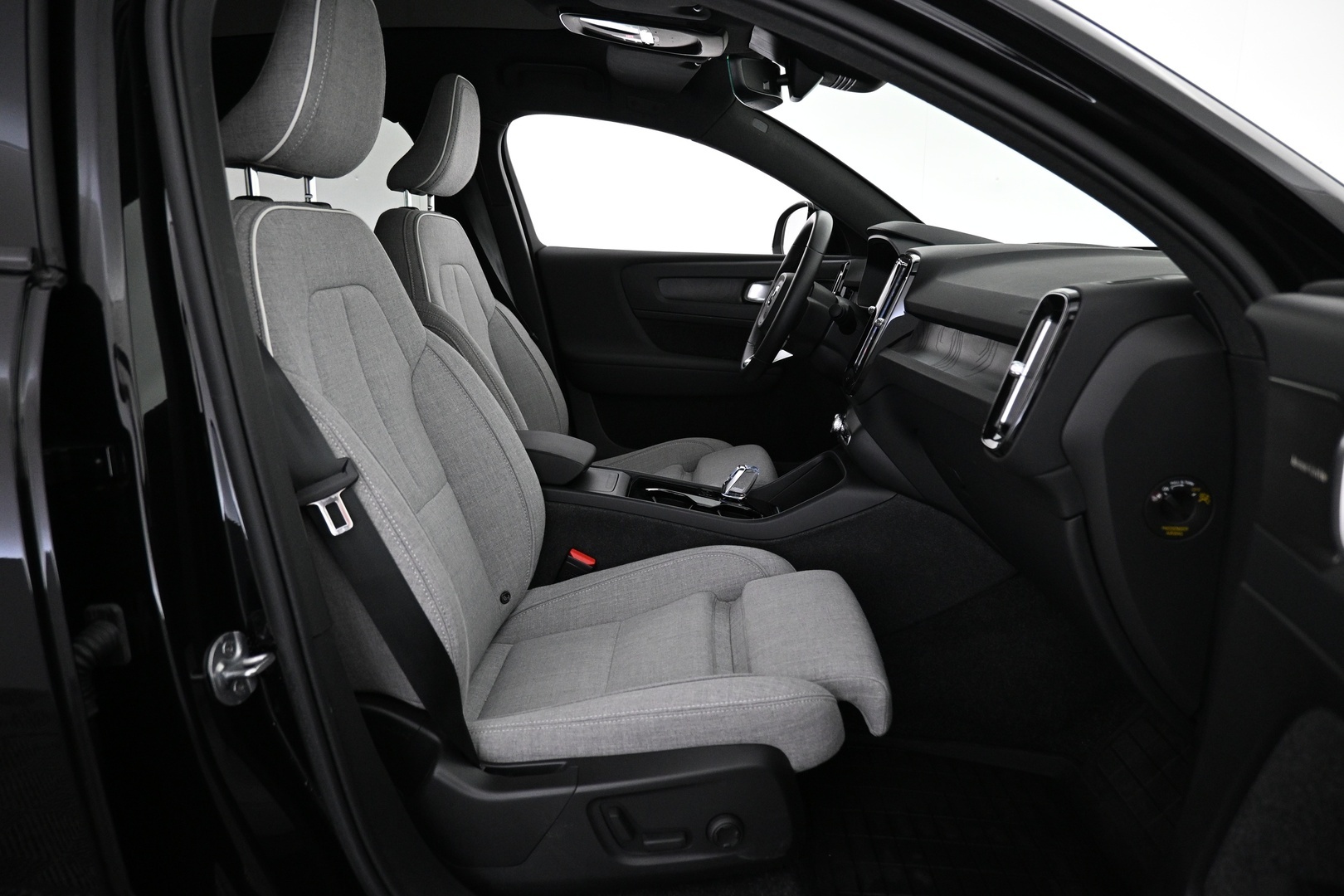 VOLVO C40 2024