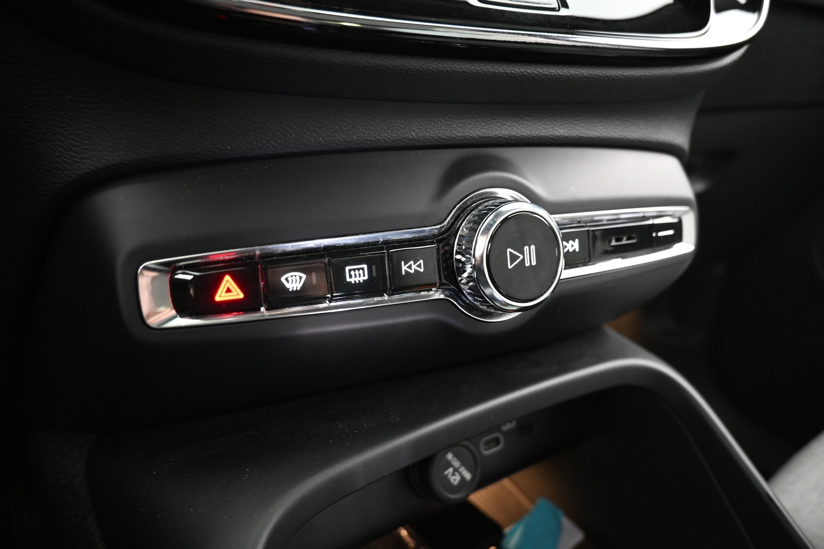 VOLVO C40 2024