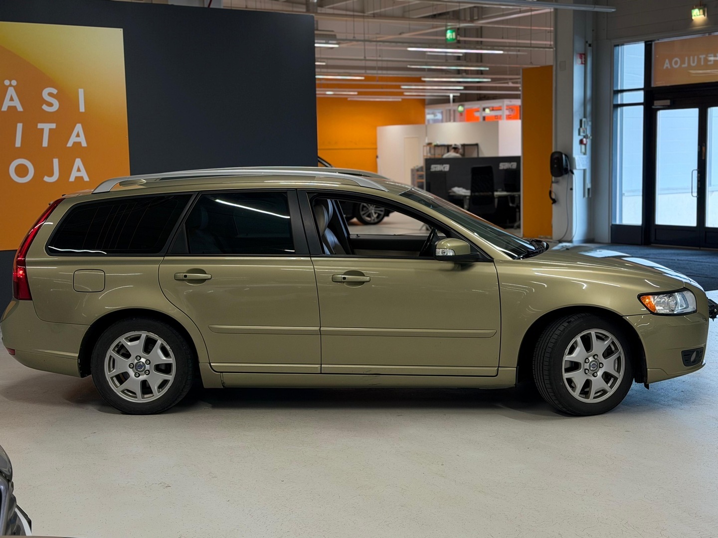 VOLVO V50 2009