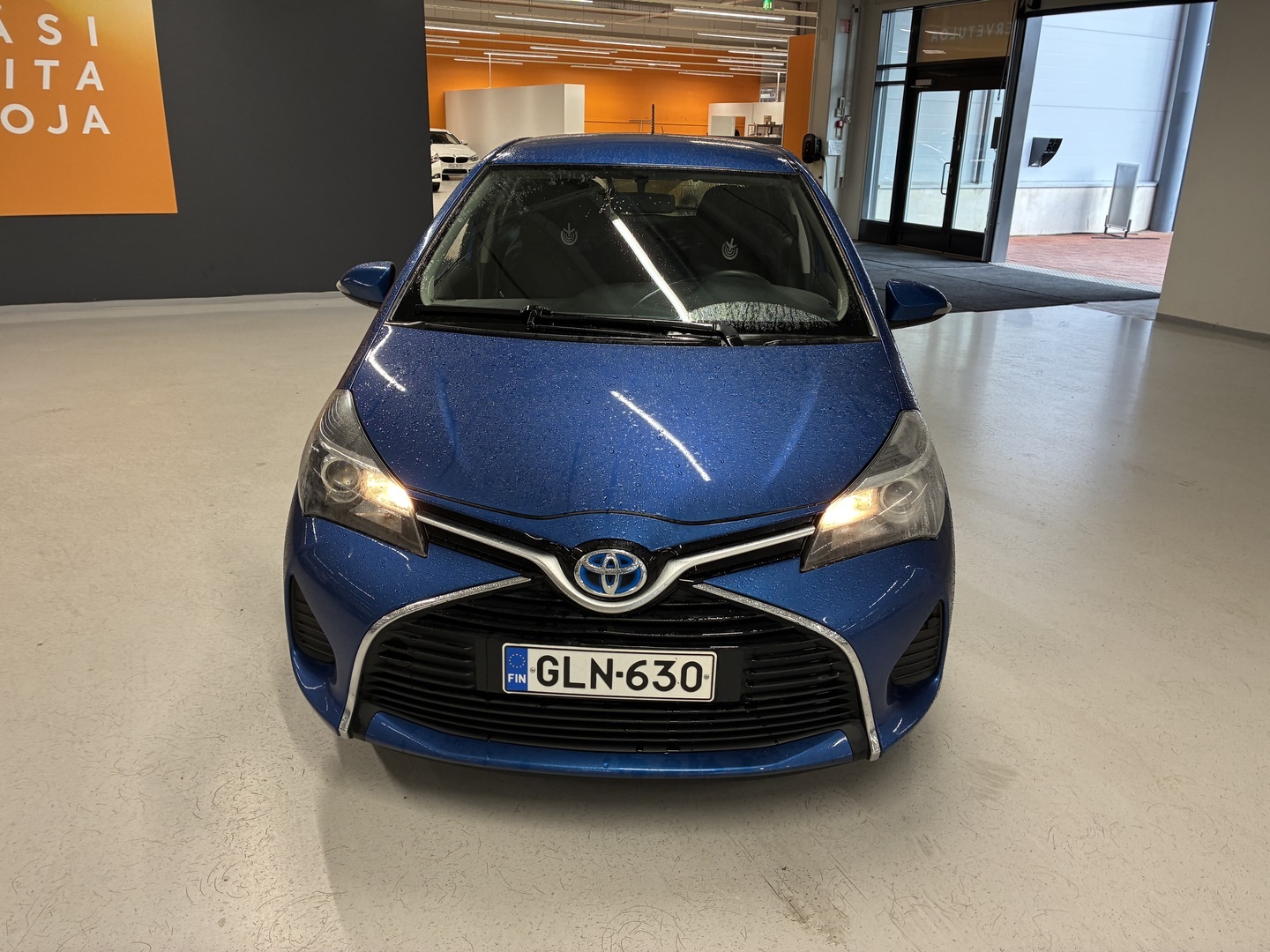 TOYOTA Yaris 2015
