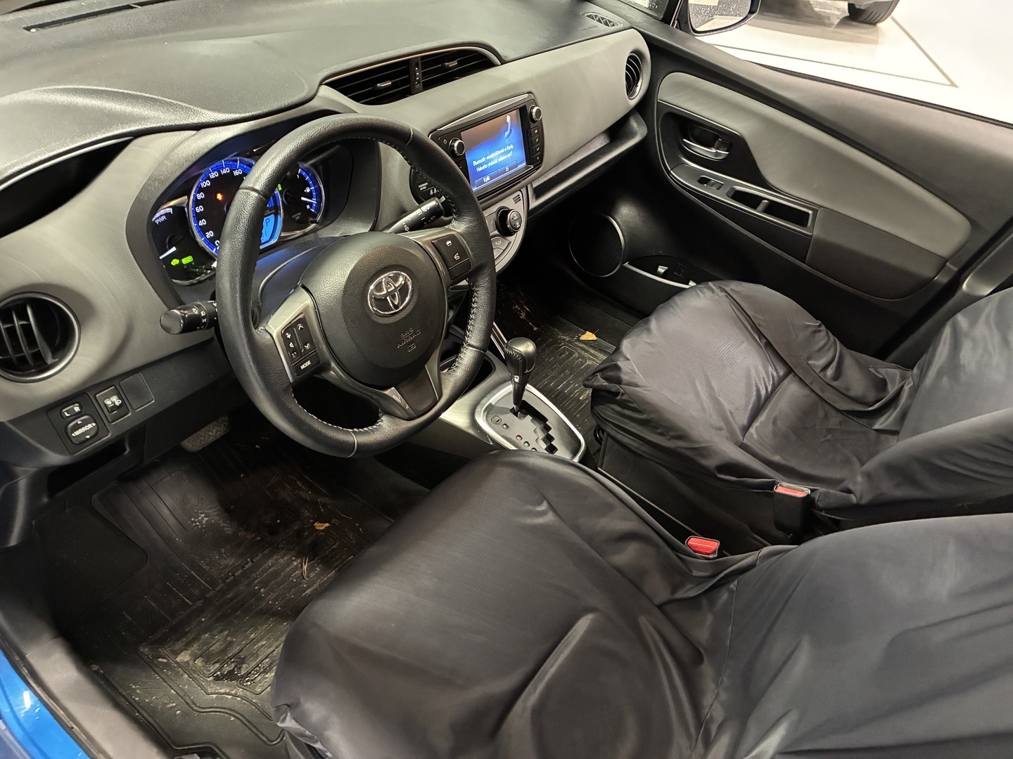 TOYOTA Yaris 2015