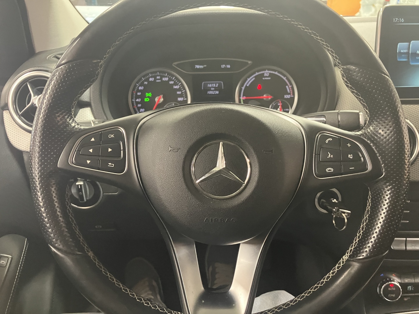 MERCEDES-BENZ B 2015