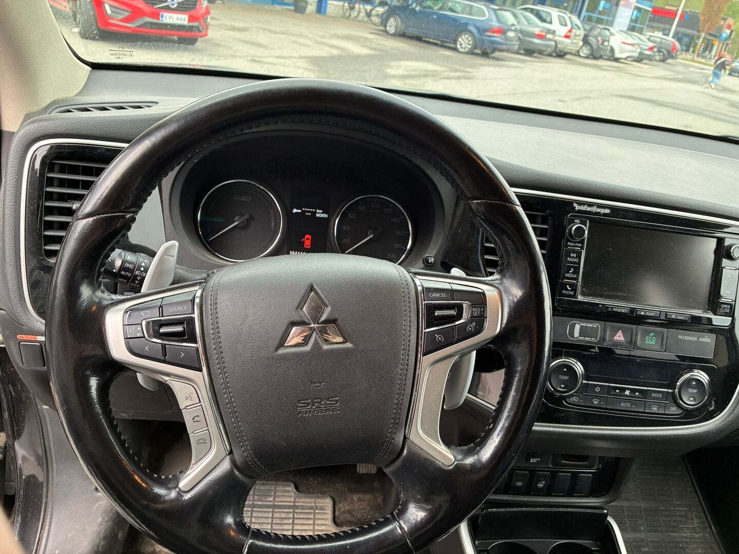 MITSUBISHI Outlander PHEV 2016
