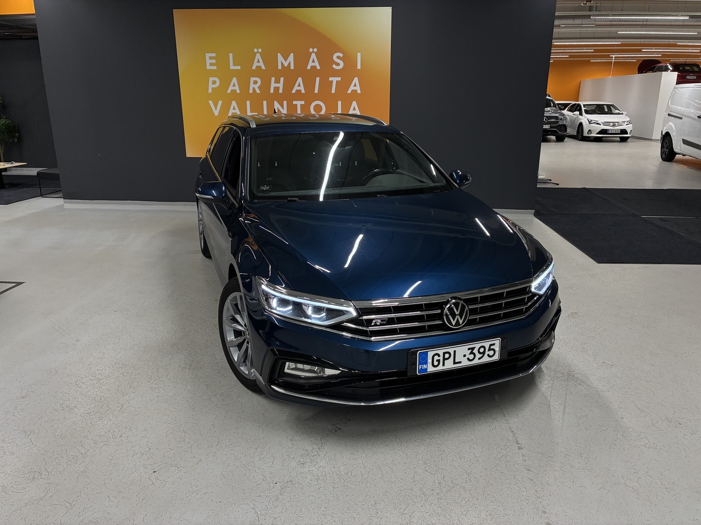 VOLKSWAGEN Passat 2023