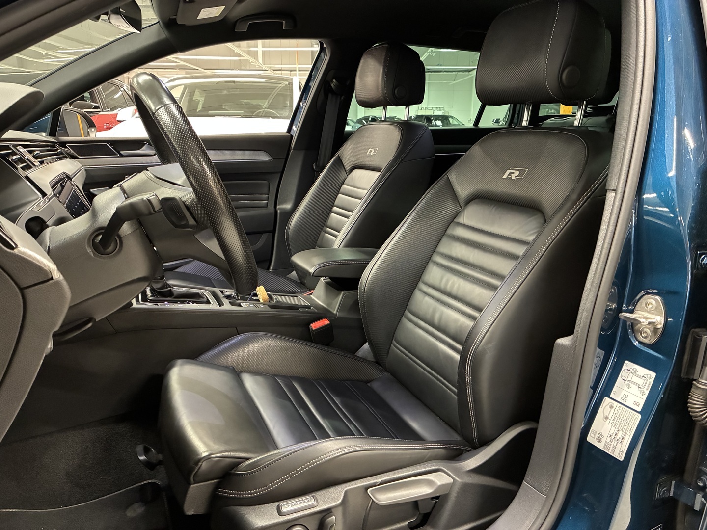 VOLKSWAGEN Passat 2023