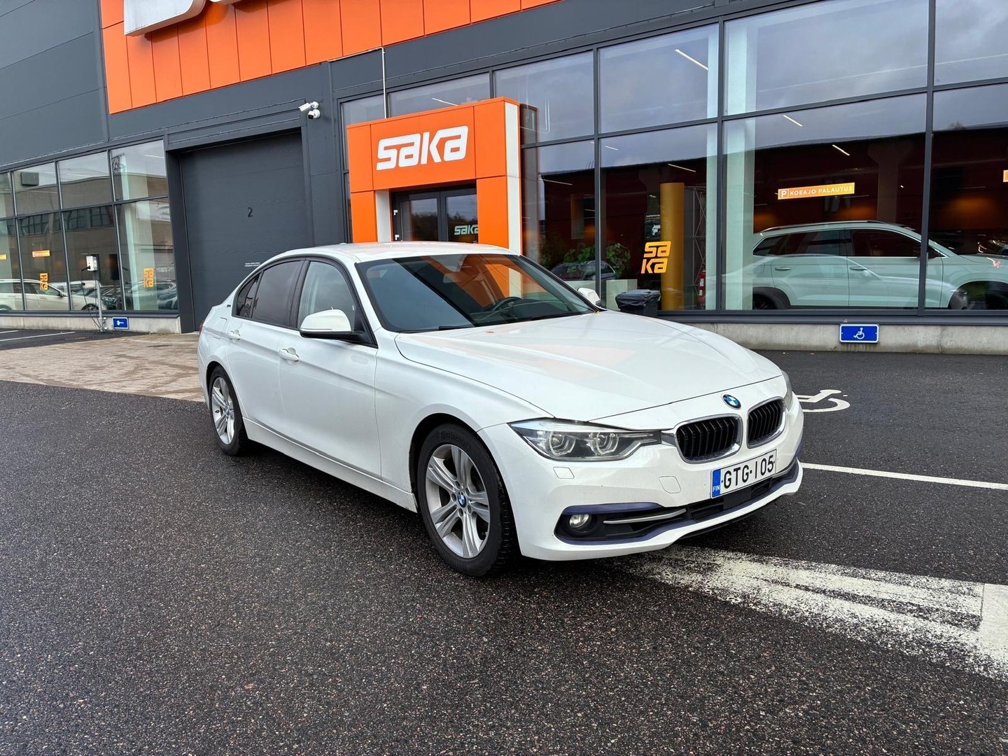 BMW 330 2016