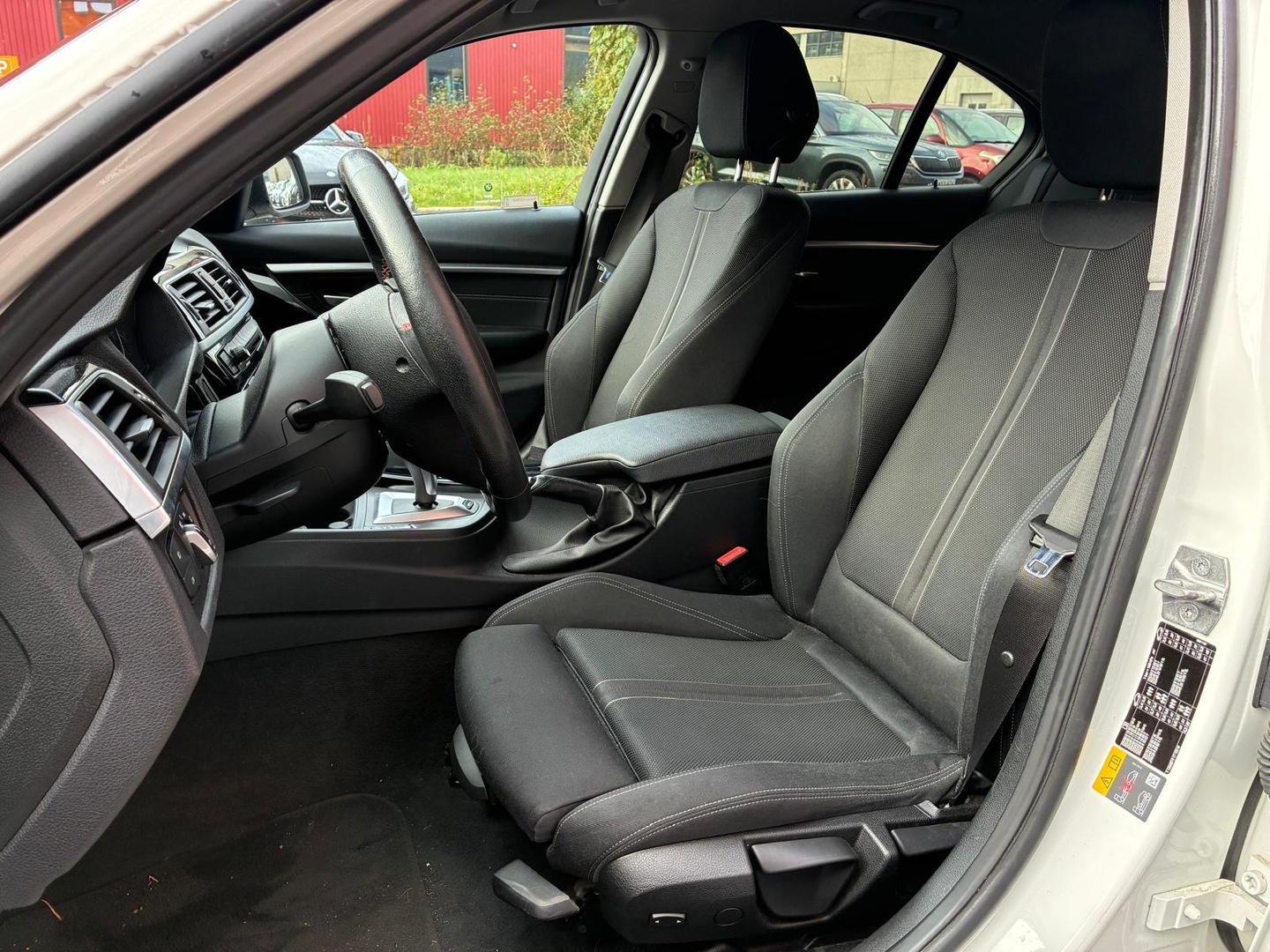 BMW 330 2016