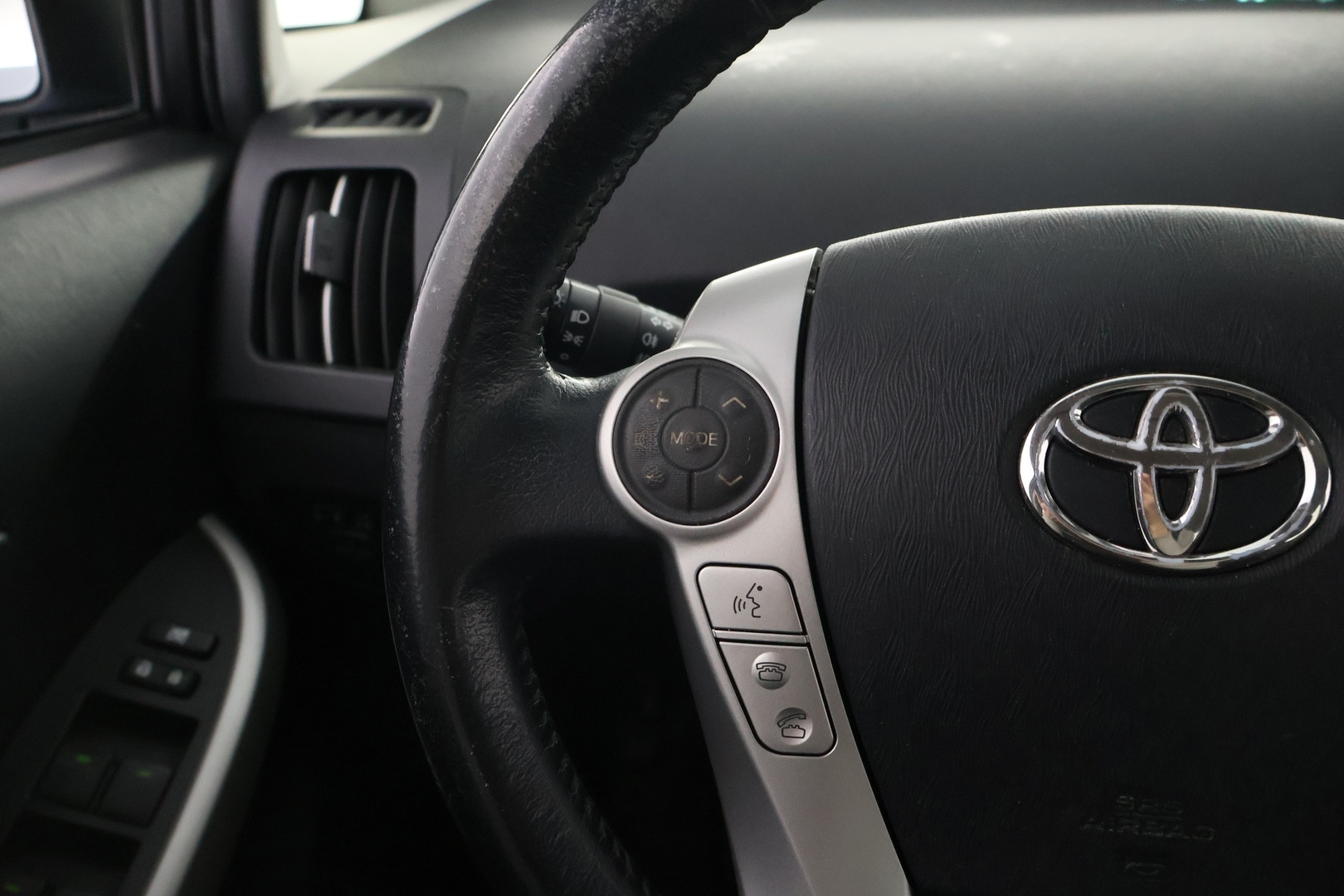 TOYOTA PRIUS PLUG-IN HYBRID 2013