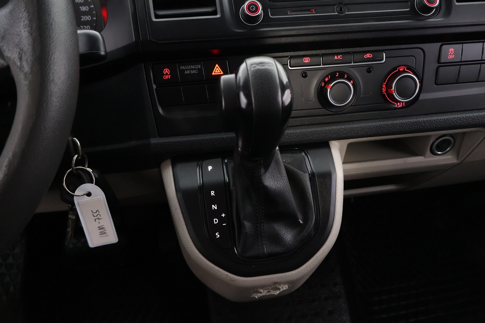 VOLKSWAGEN Transporter 2016