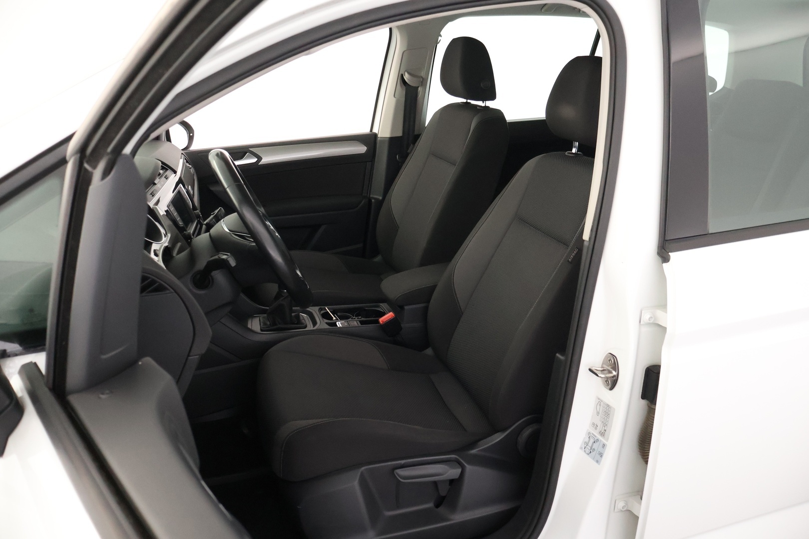 VOLKSWAGEN Touran 2016