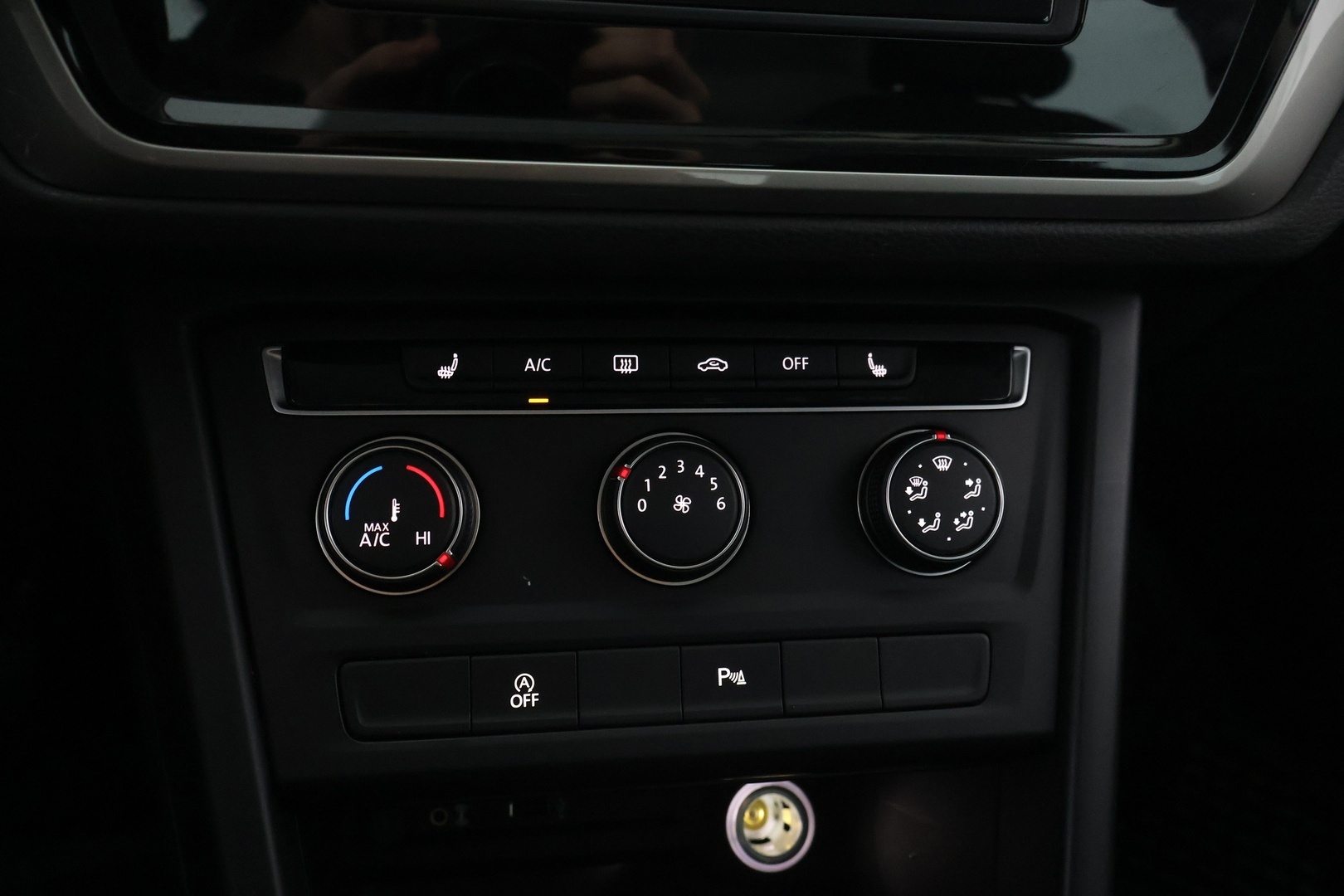 VOLKSWAGEN Touran 2016