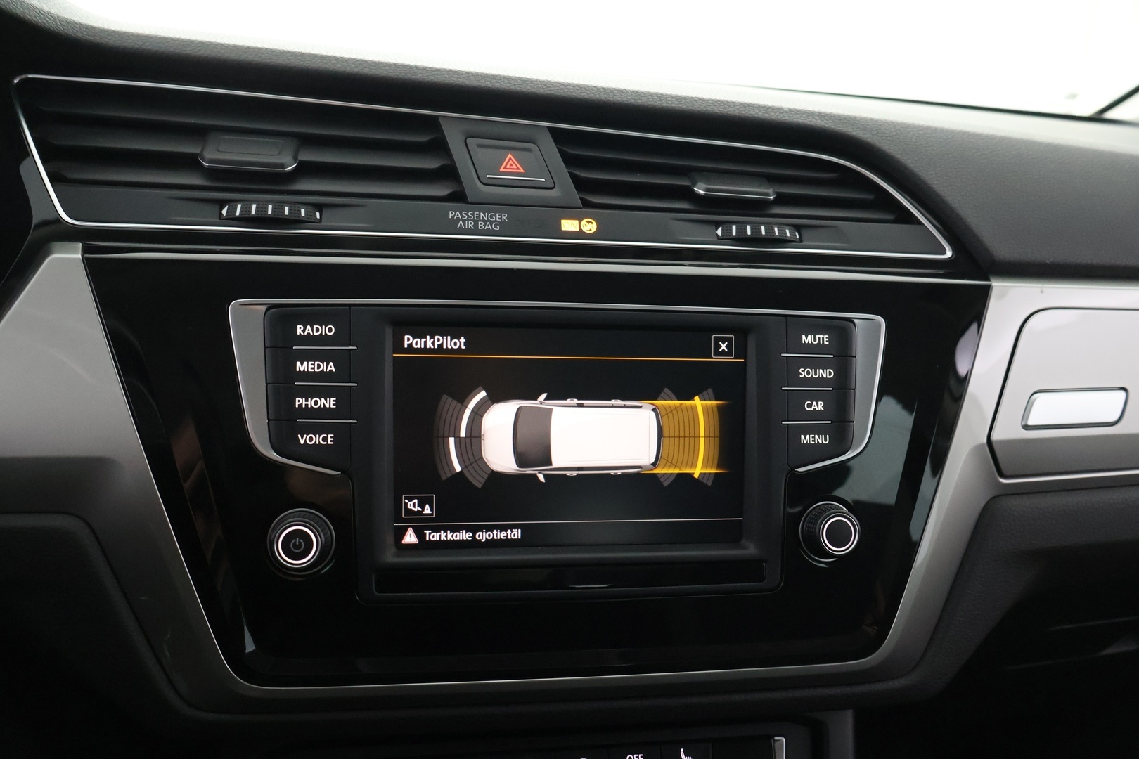 VOLKSWAGEN Touran 2016