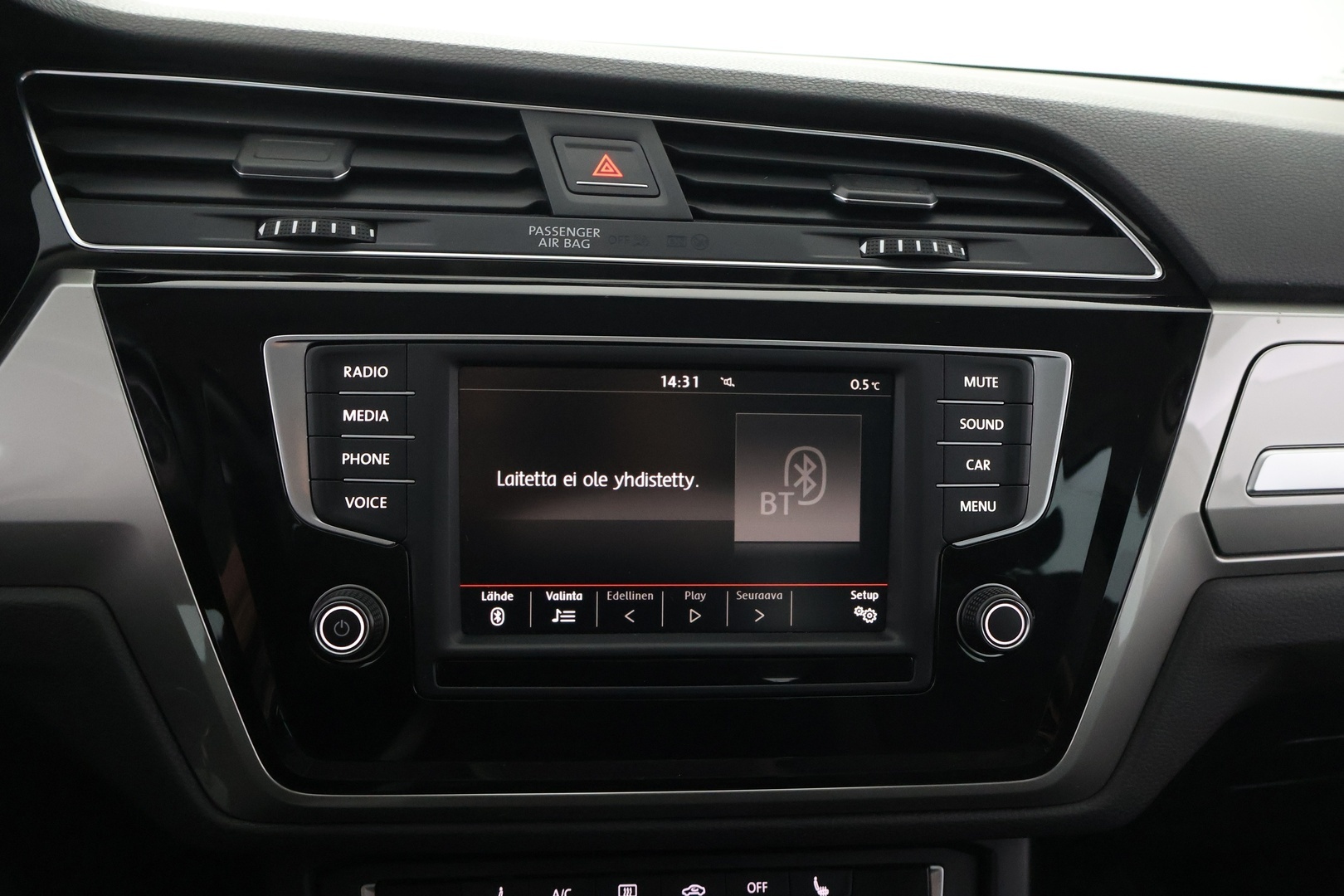 VOLKSWAGEN Touran 2016