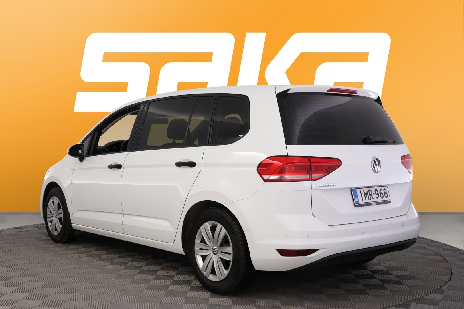 VOLKSWAGEN Touran 2016