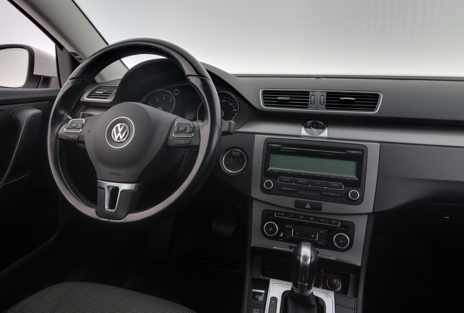 VOLKSWAGEN Passat 2011