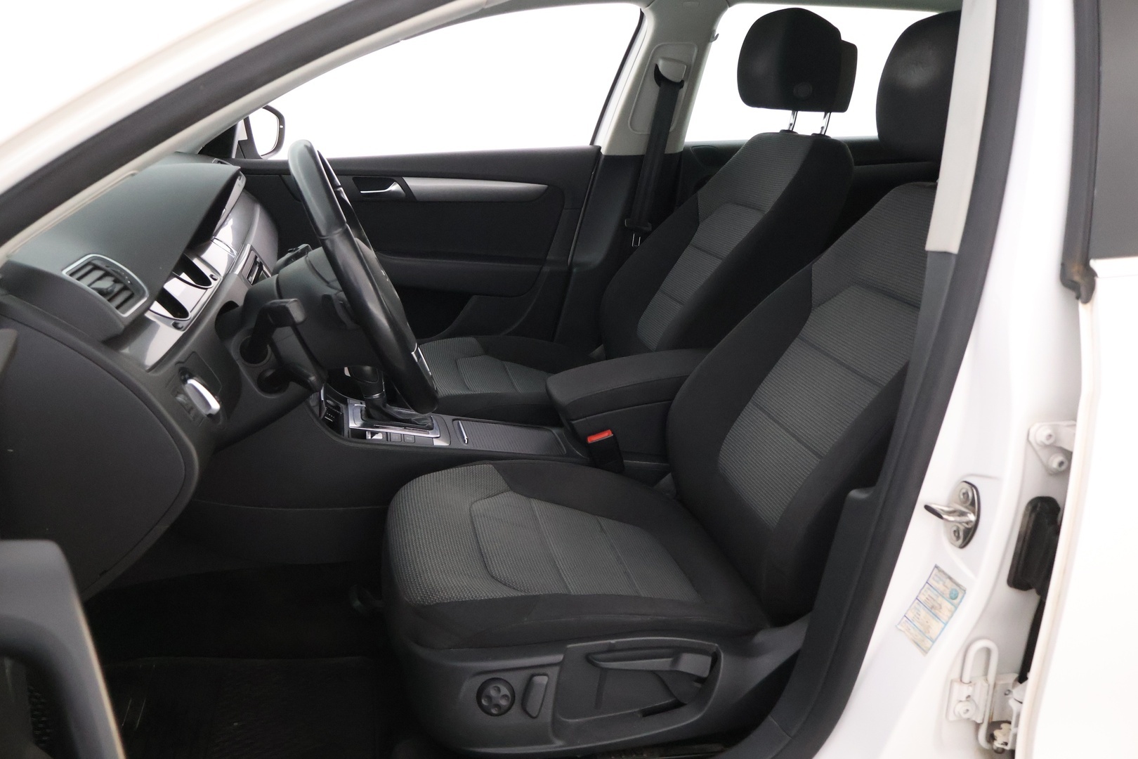 VOLKSWAGEN Passat 2011