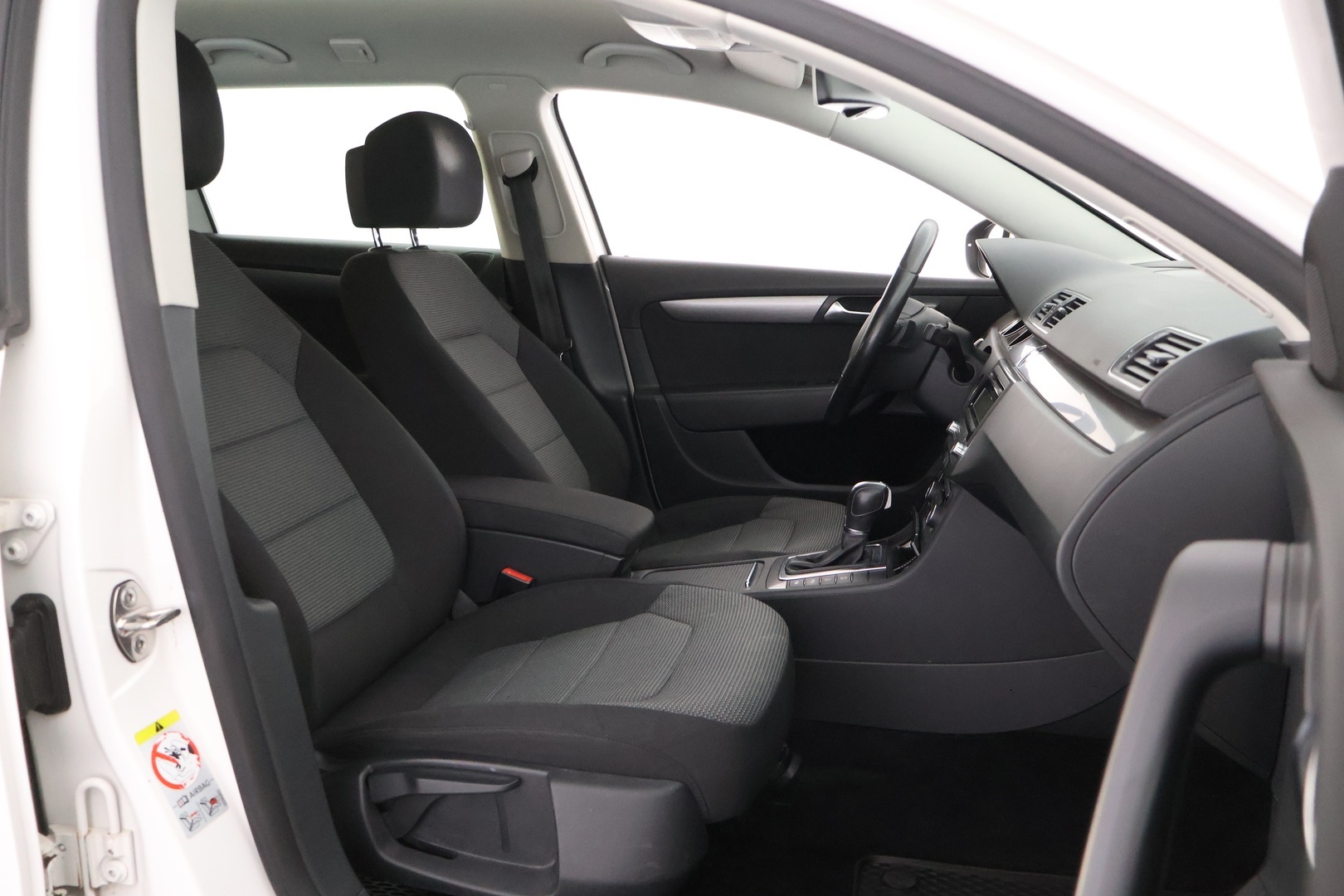 VOLKSWAGEN Passat 2011
