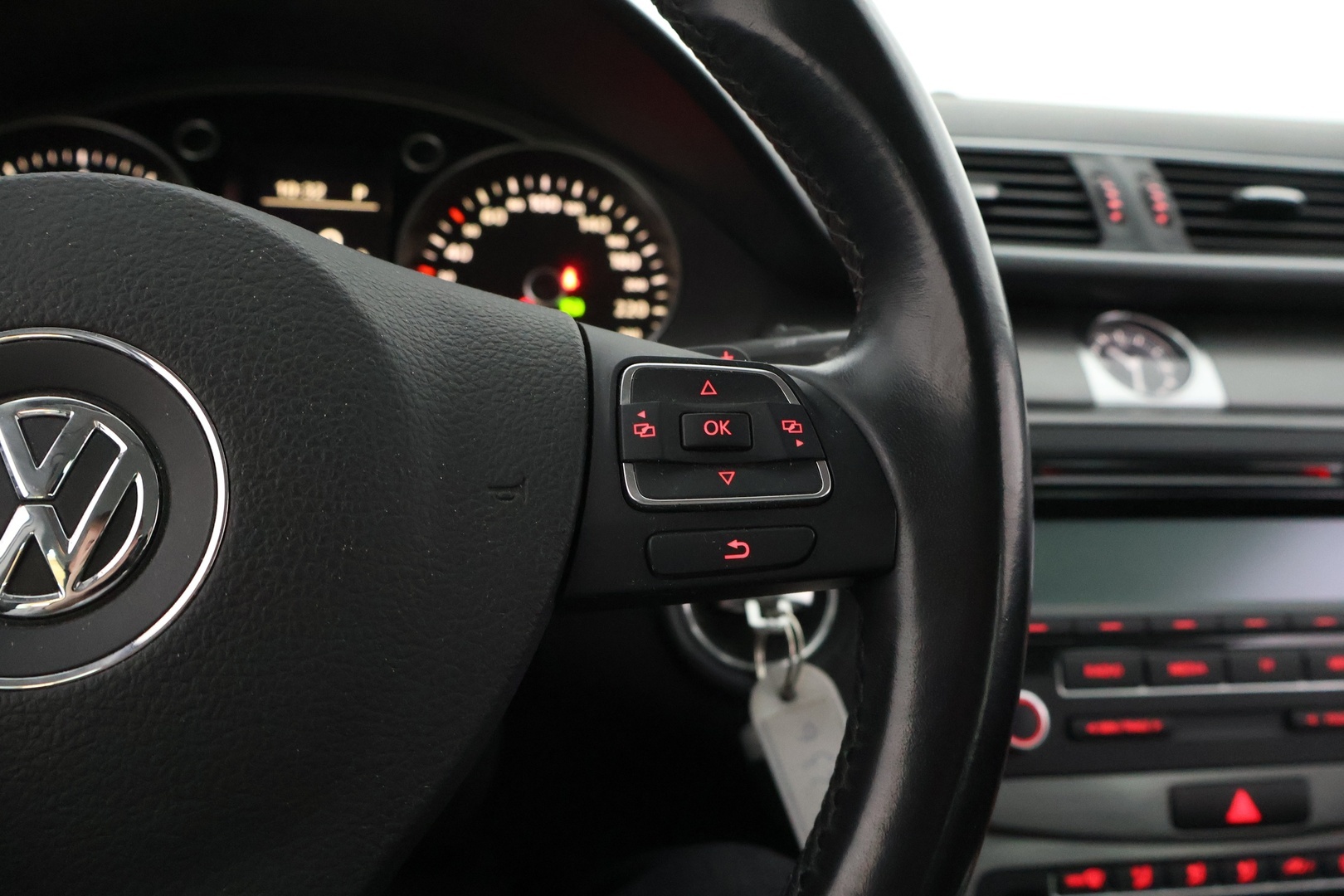 VOLKSWAGEN Passat 2011