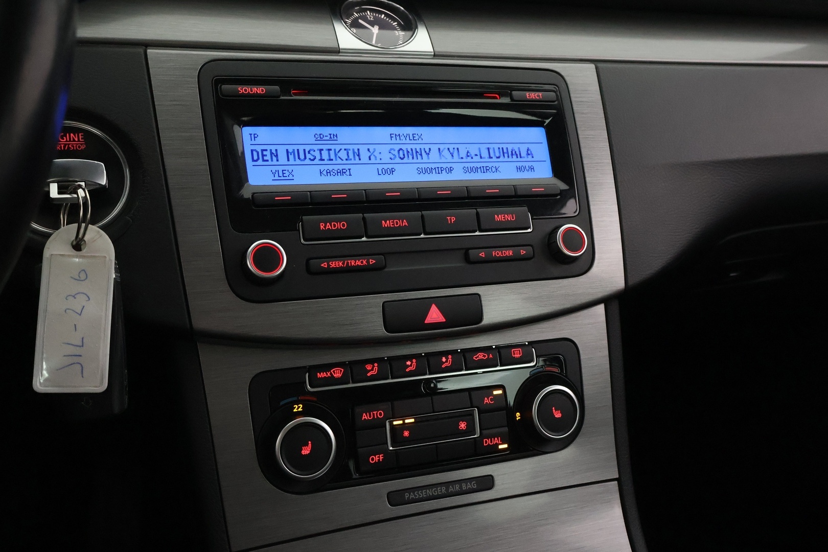VOLKSWAGEN Passat 2011