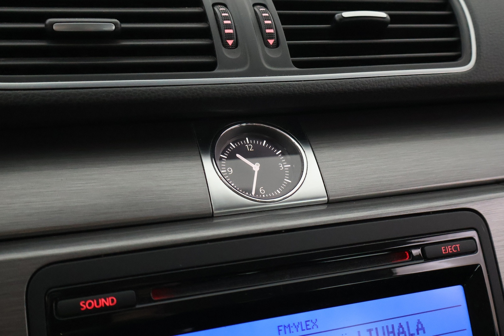 VOLKSWAGEN Passat 2011