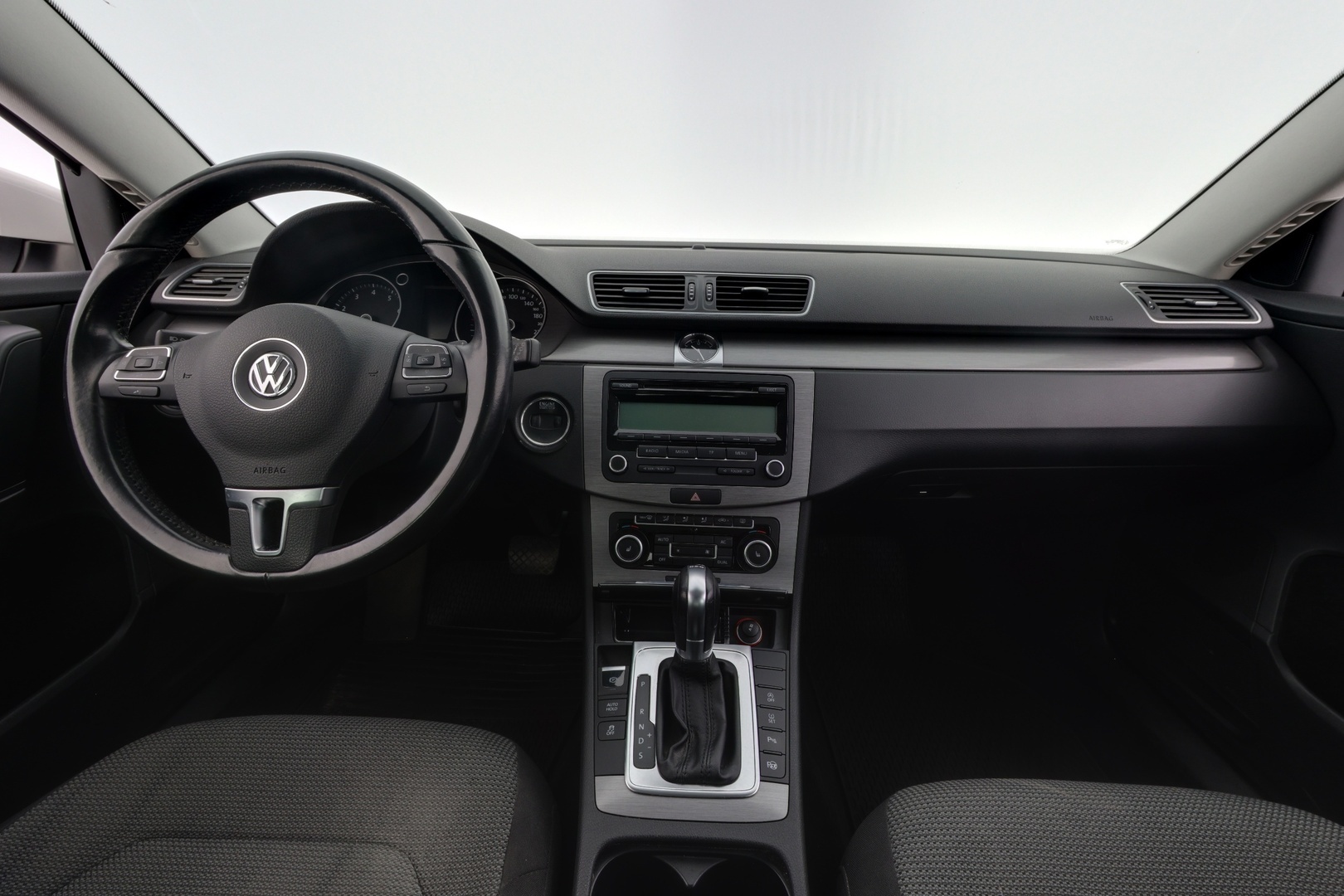 VOLKSWAGEN Passat 2011